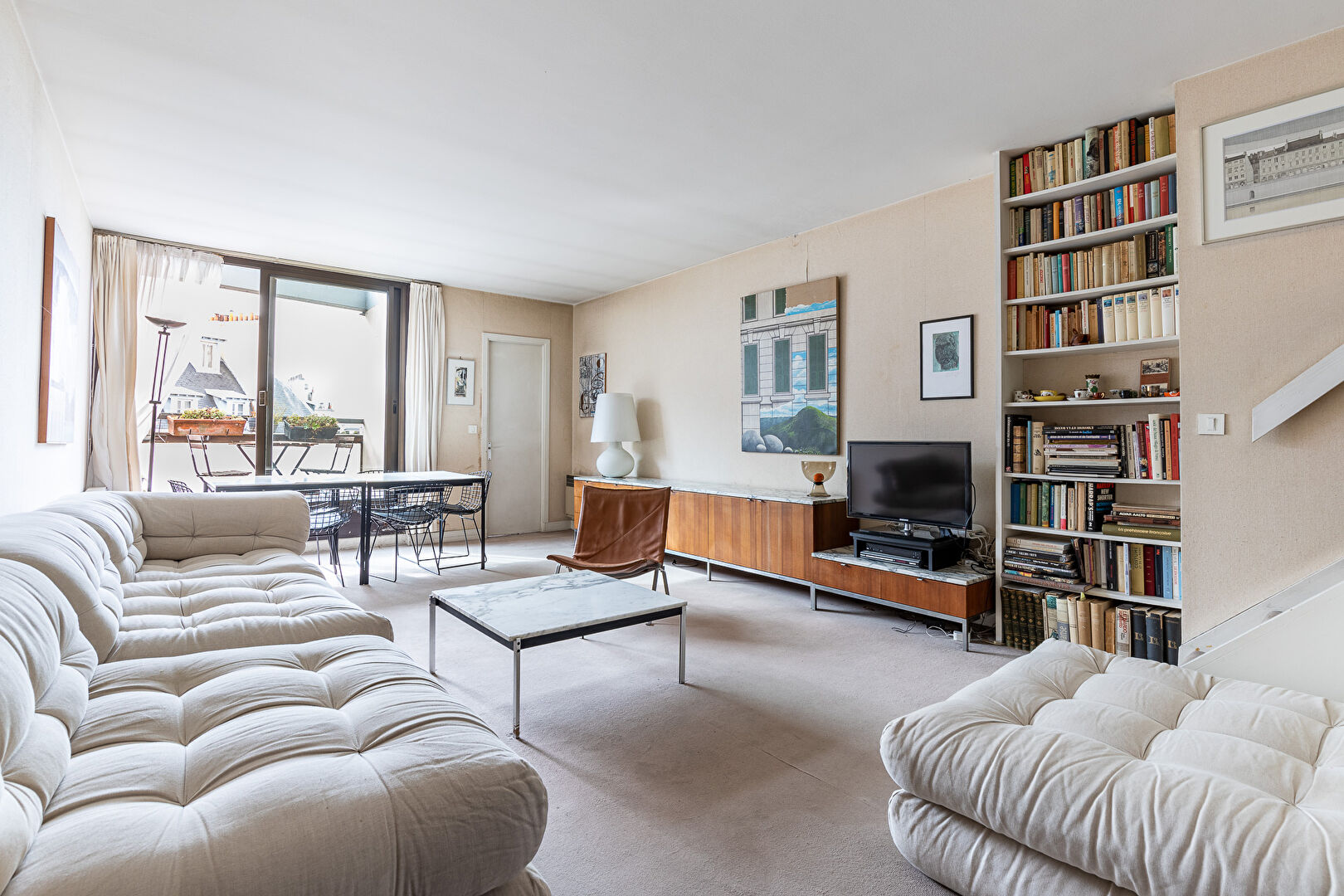 Duplex on the top floor with terraces and Eiffel Tower view