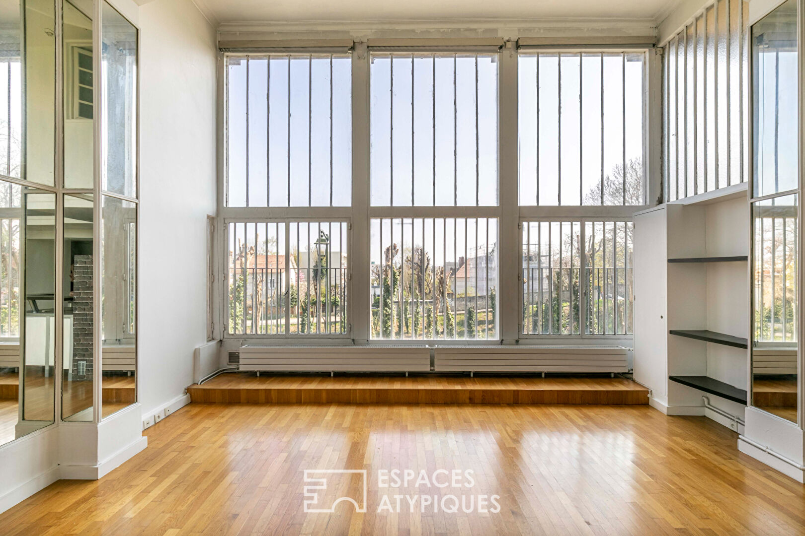 Loft in the spirit of an artist’s studio in a listed villa
