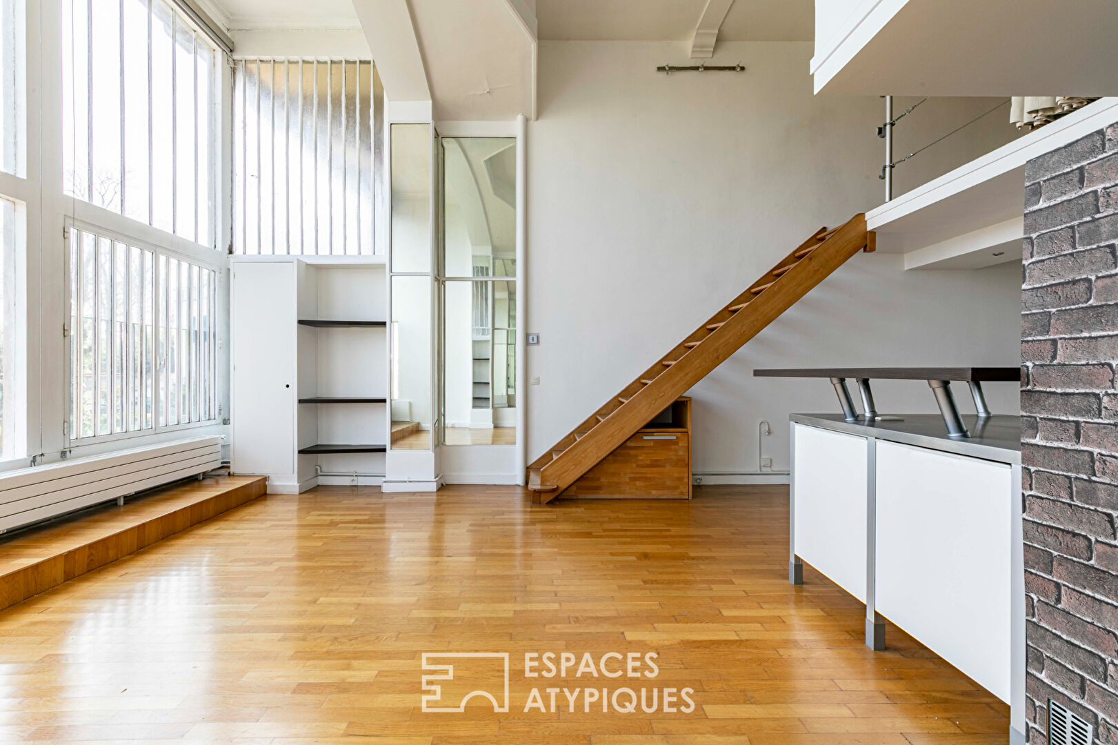 Loft in the spirit of an artist’s studio in a listed villa