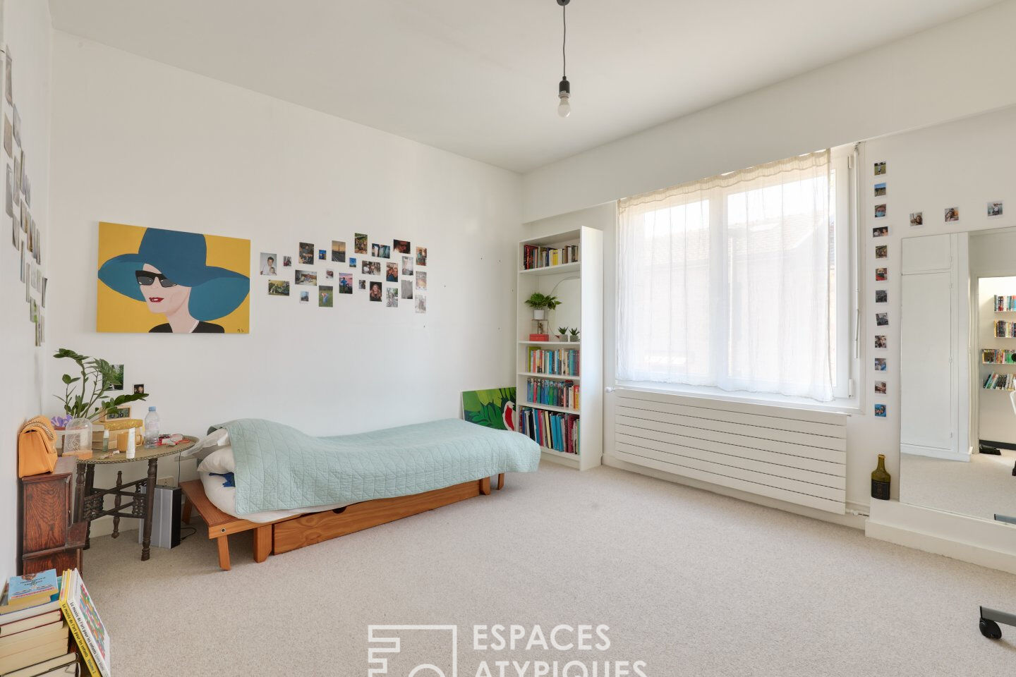 Maison cubique d’architecte avec jardin