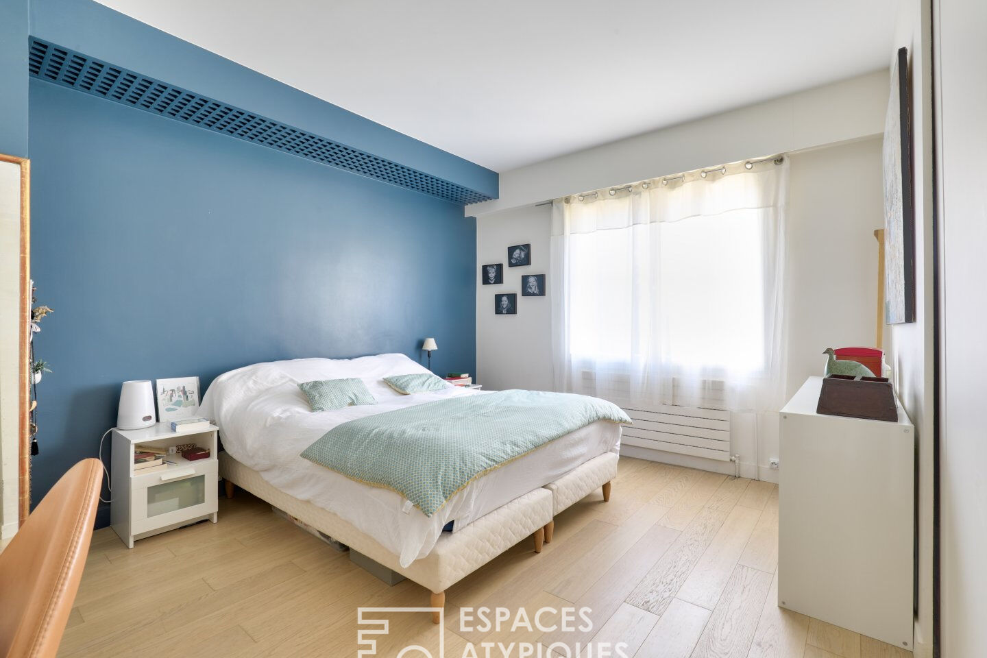 Maison cubique d’architecte avec jardin