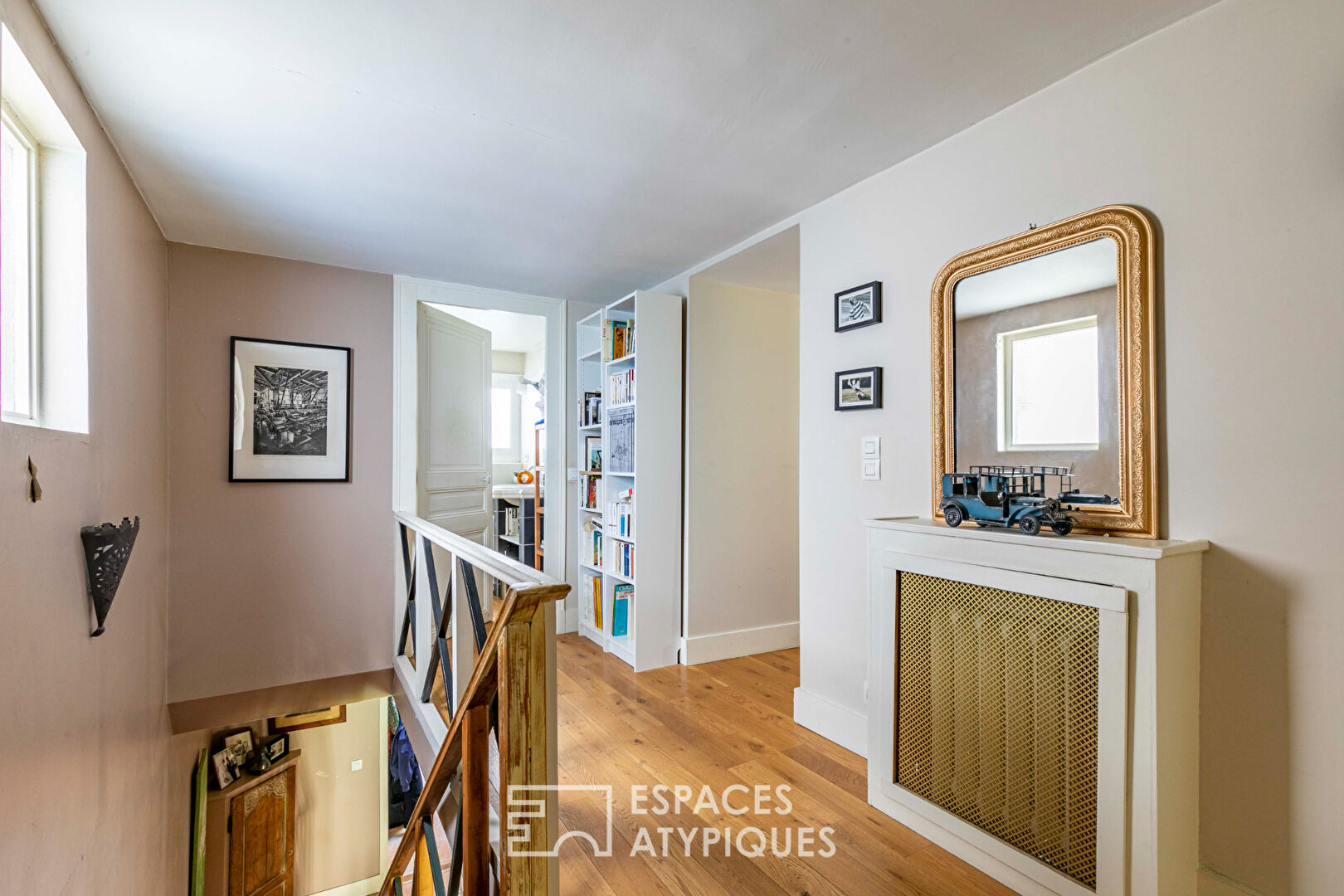 Maison-Loft aux structures Eiffel avec jardin verdoyant