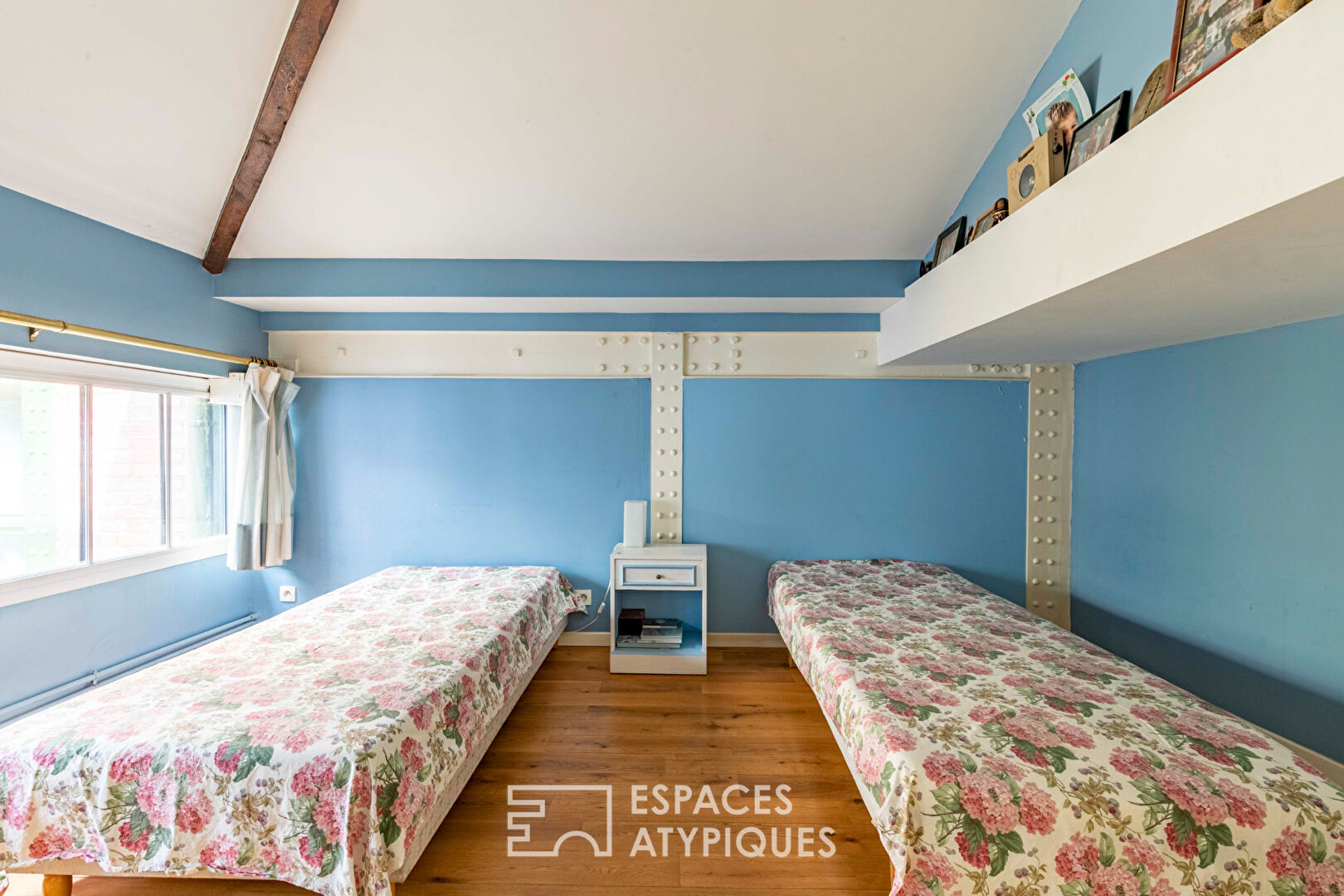 Maison-Loft aux structures Eiffel avec jardin verdoyant