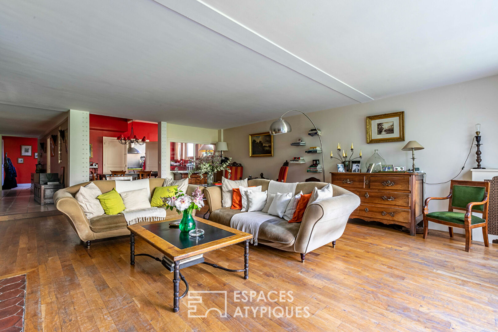 Maison-Loft aux structures Eiffel avec jardin verdoyant