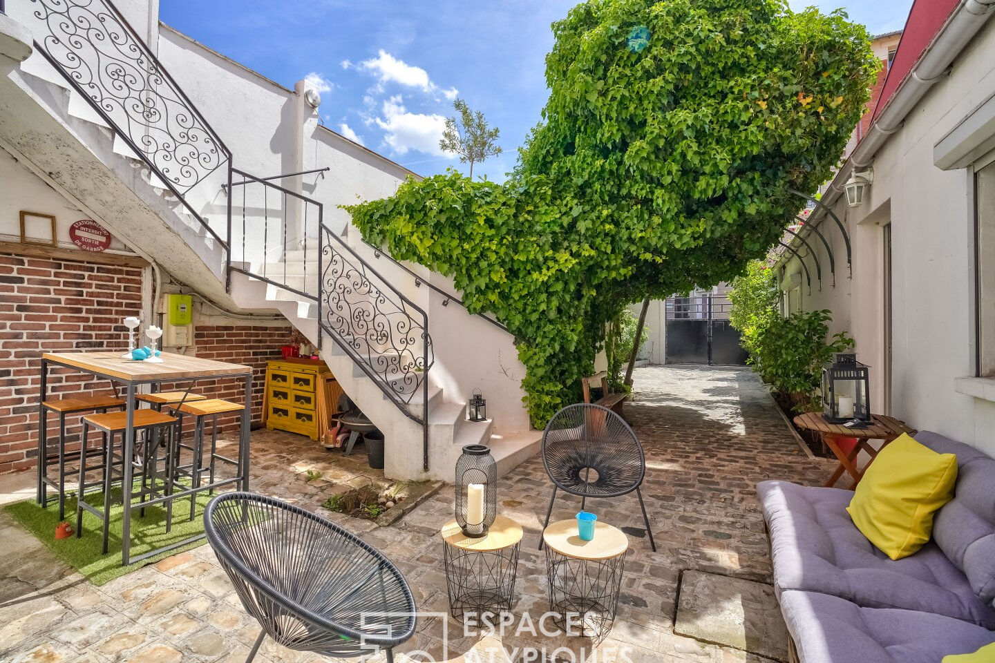 House with green courtyard and terraces