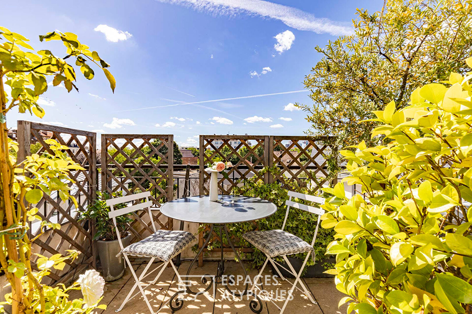 Top floor with terrace and open view