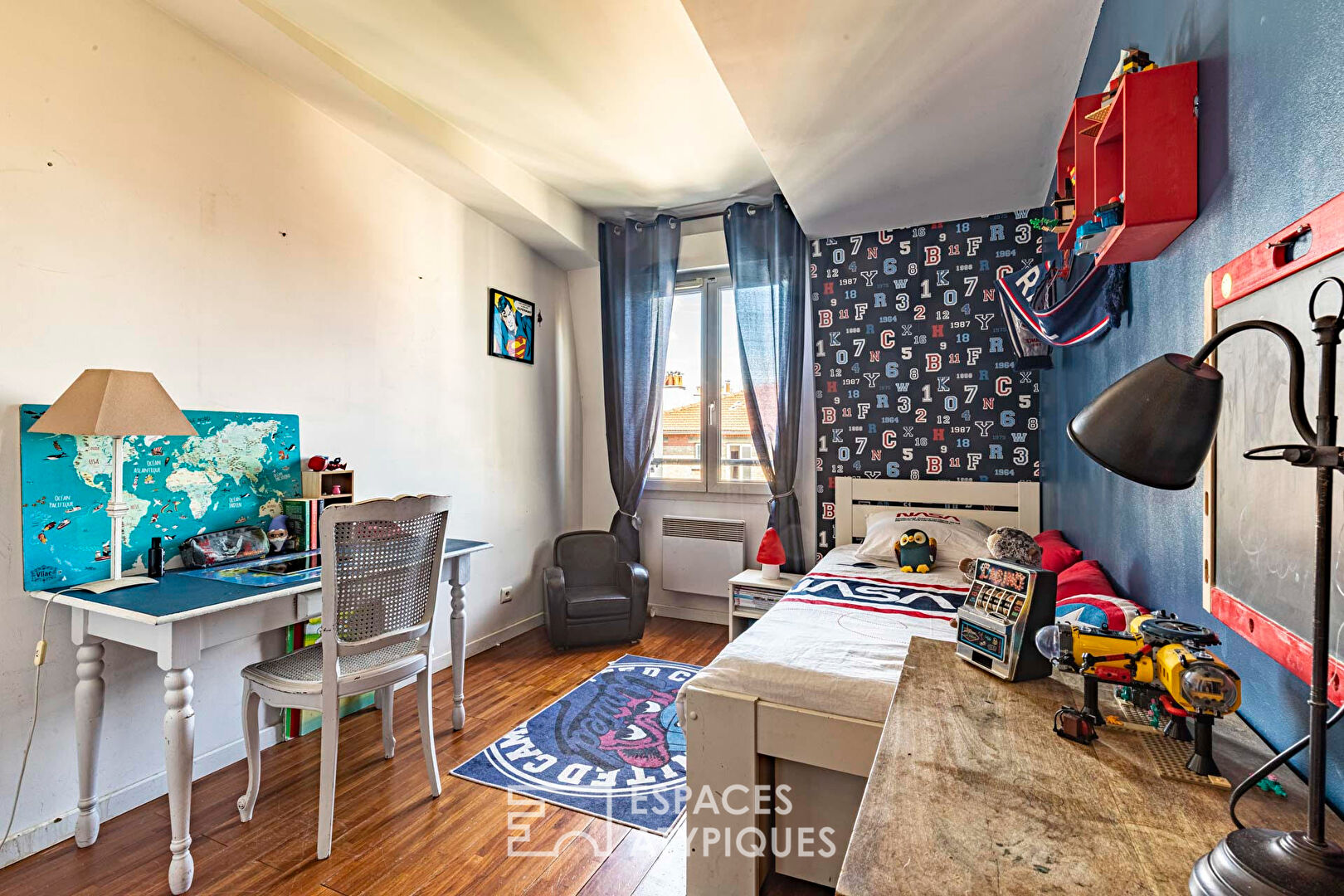 Top floor with terrace and open view