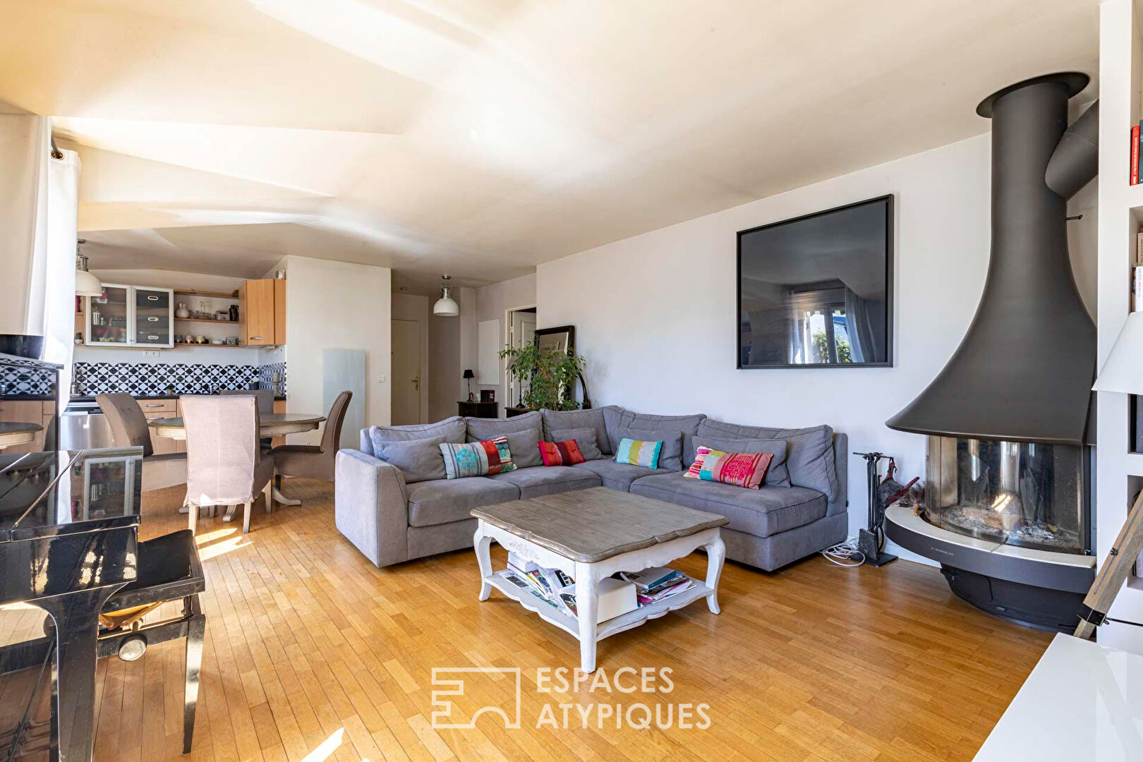 Top floor with terrace and open view
