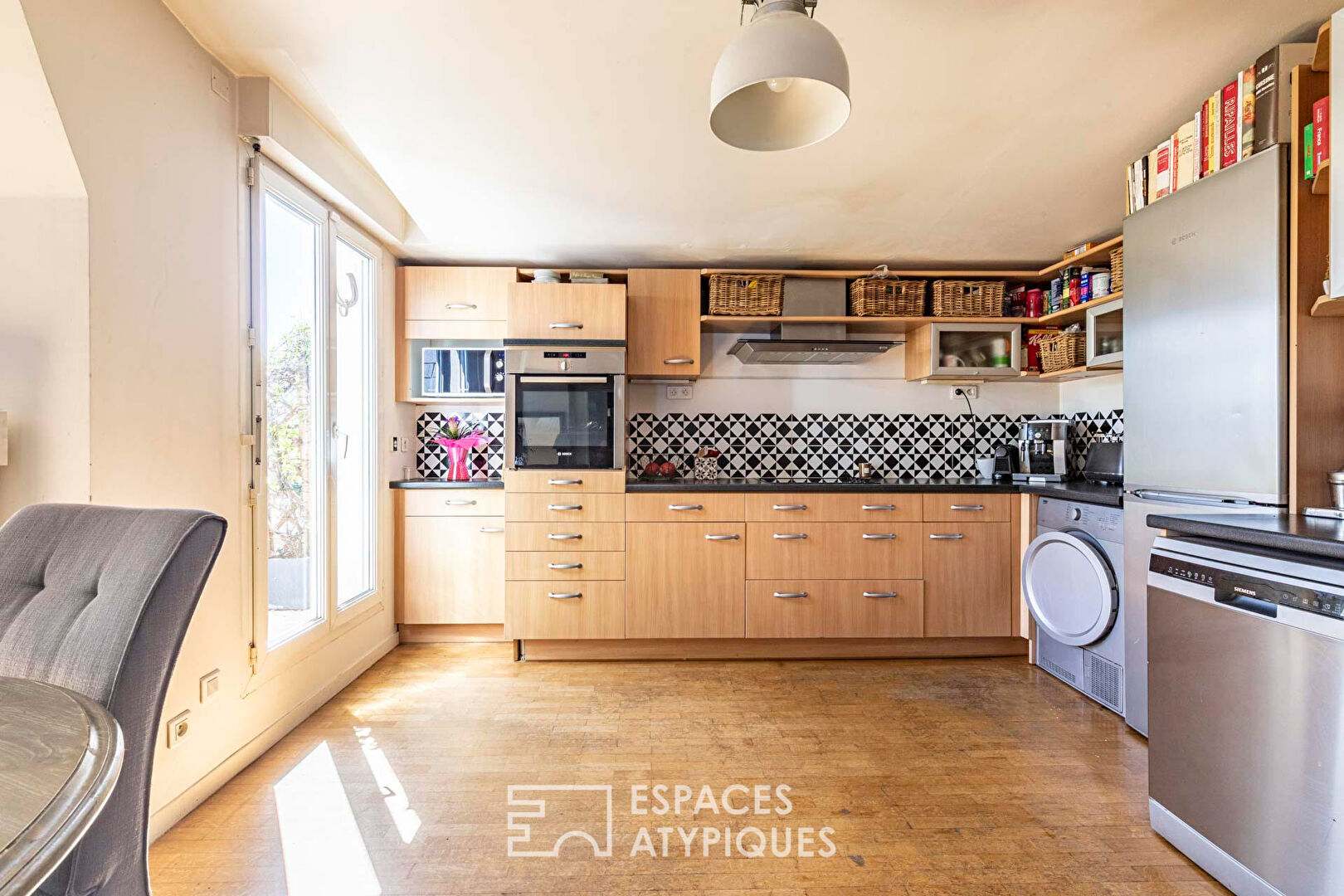 Top floor with terrace and open view