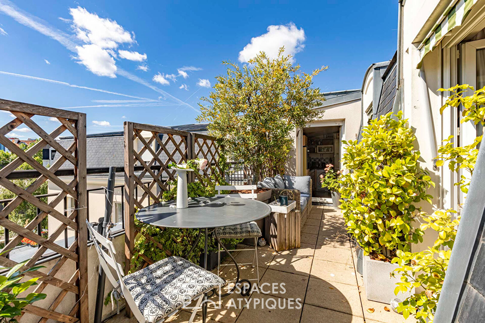 Top floor with terrace and open view