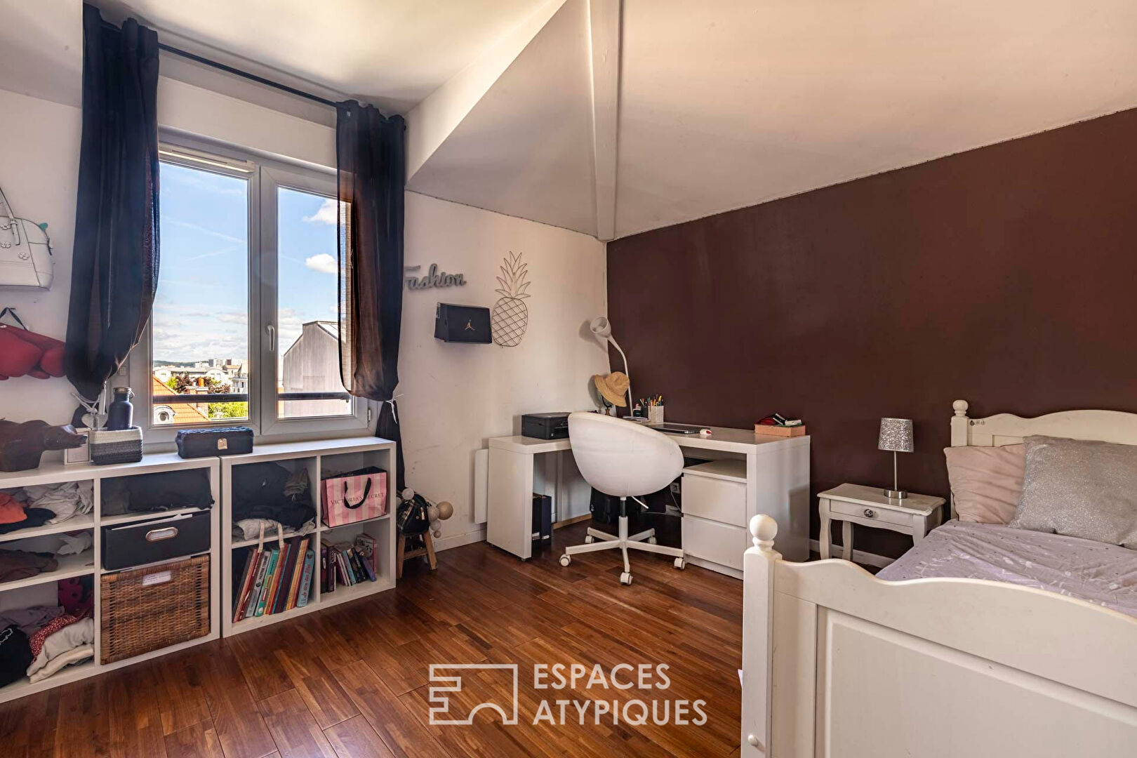 Top floor with terrace and open view