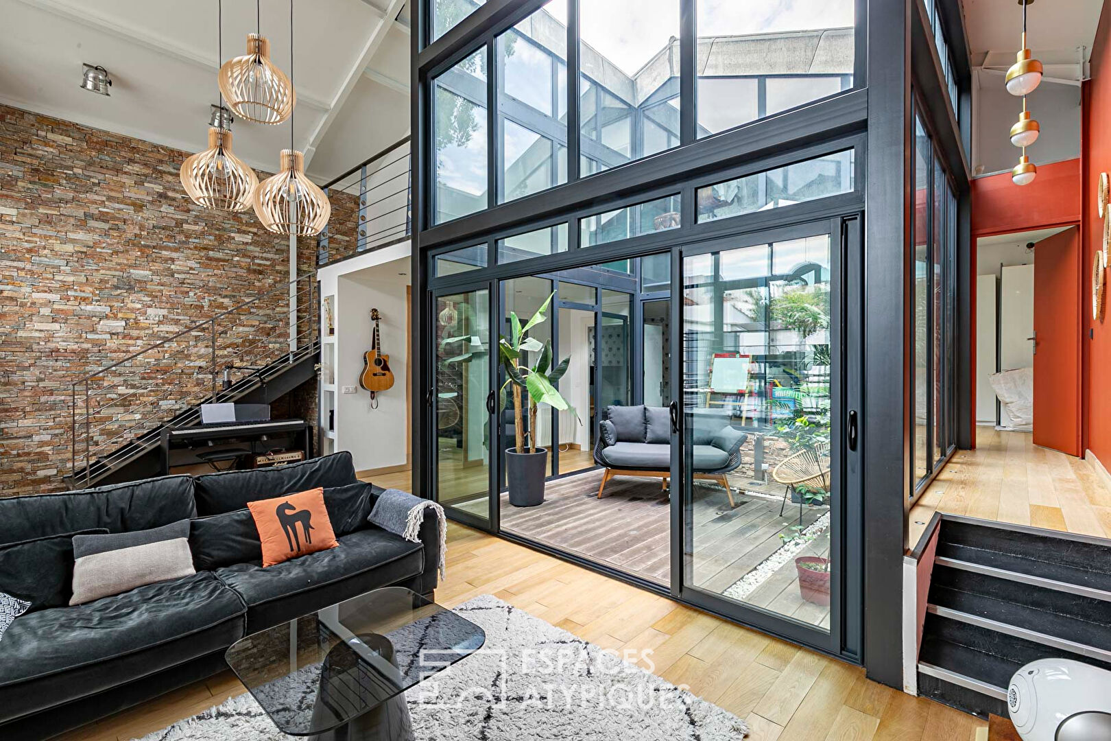 Maison-loft avec jardin et patio