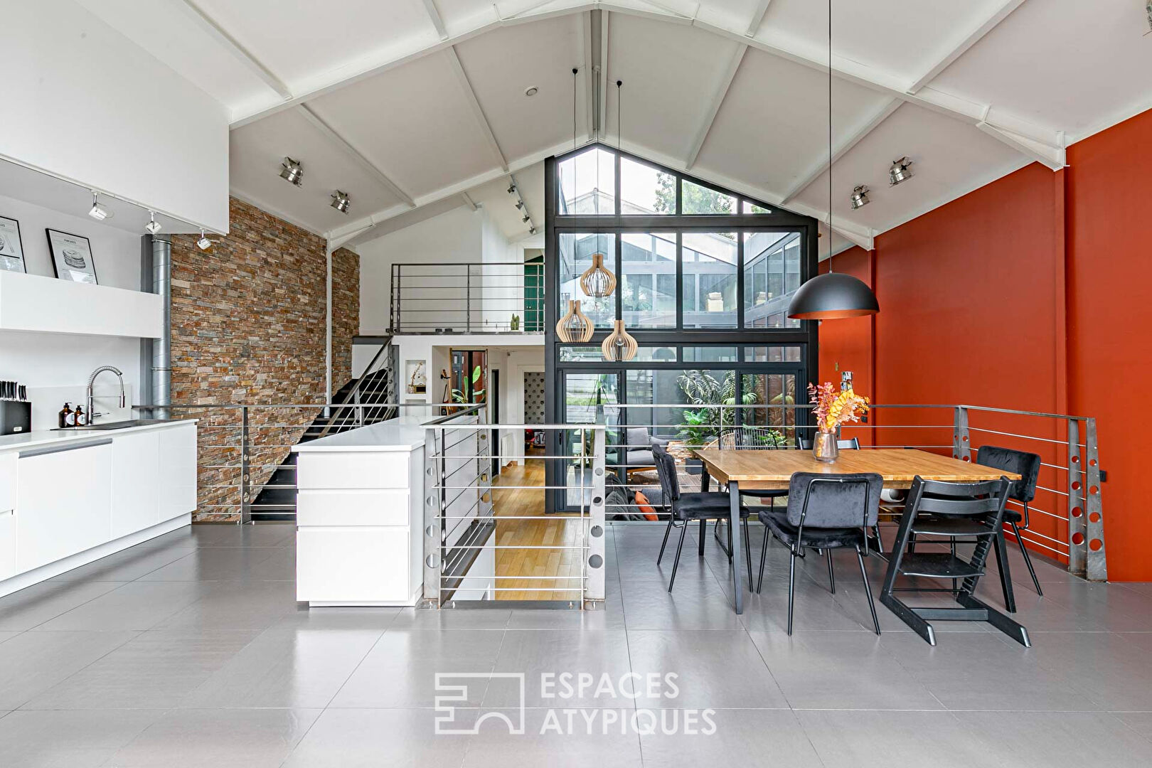 Maison-loft avec jardin et patio