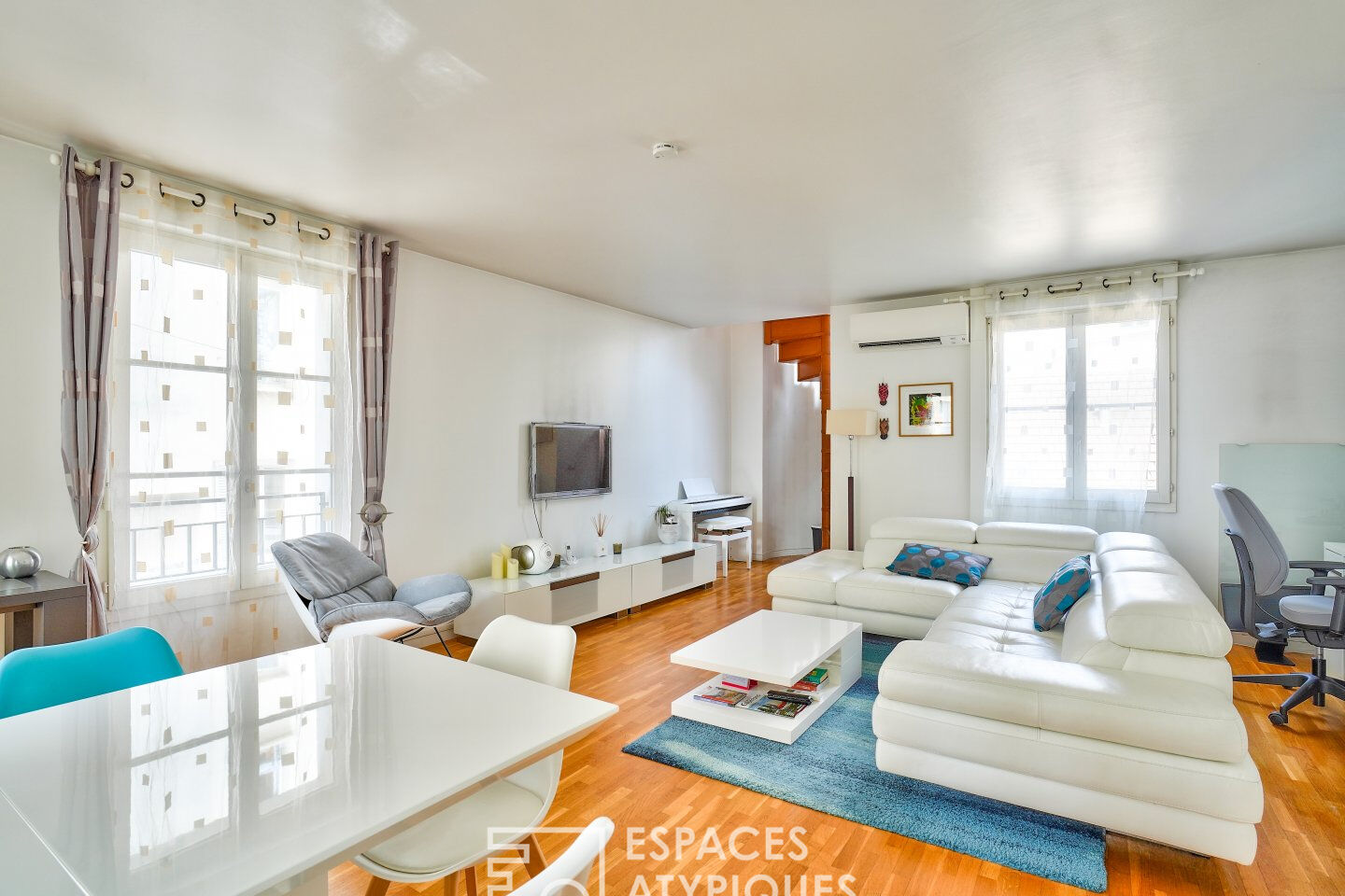 Duplex on the top floor house spirit