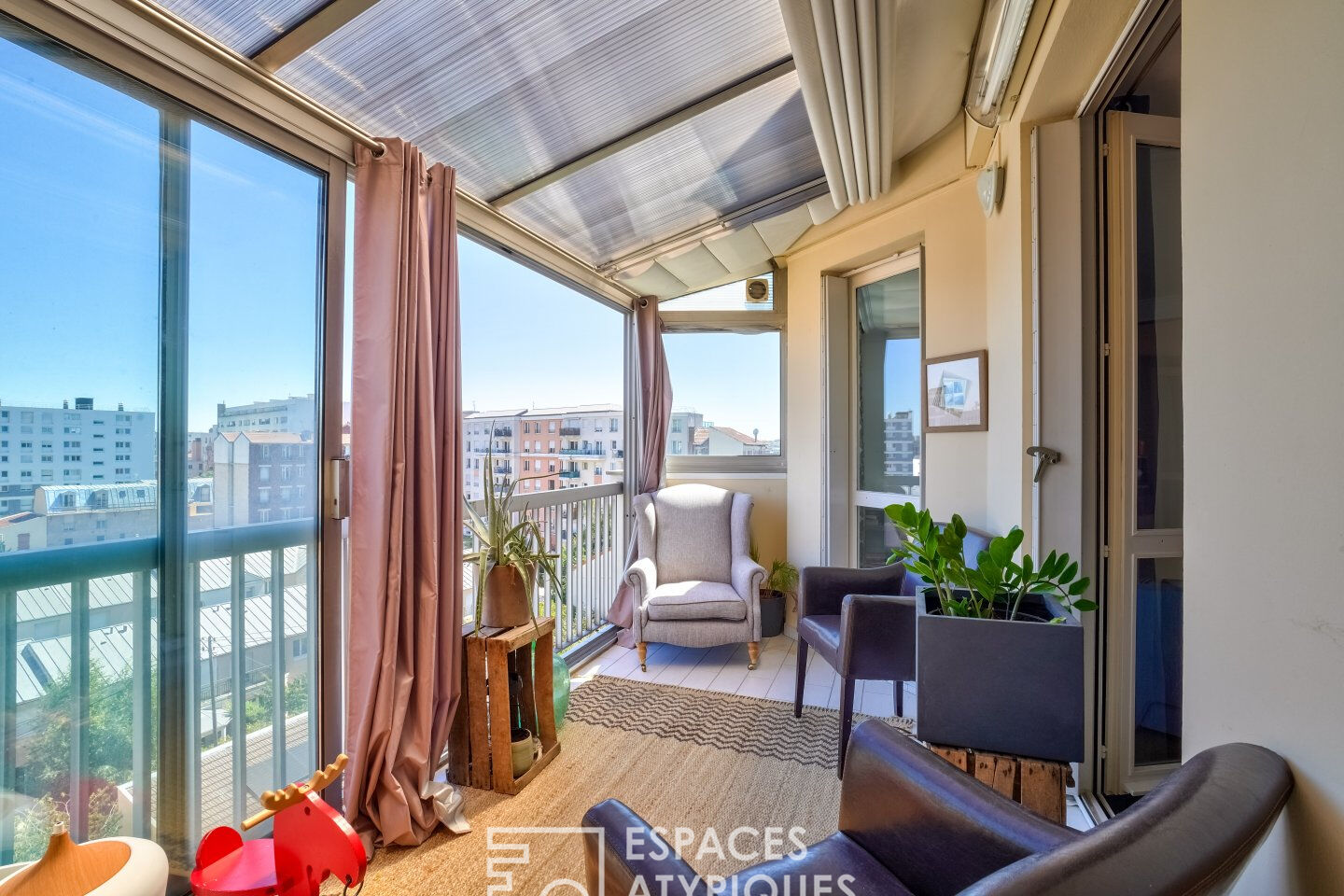 Apartment with open view and large green terrace
