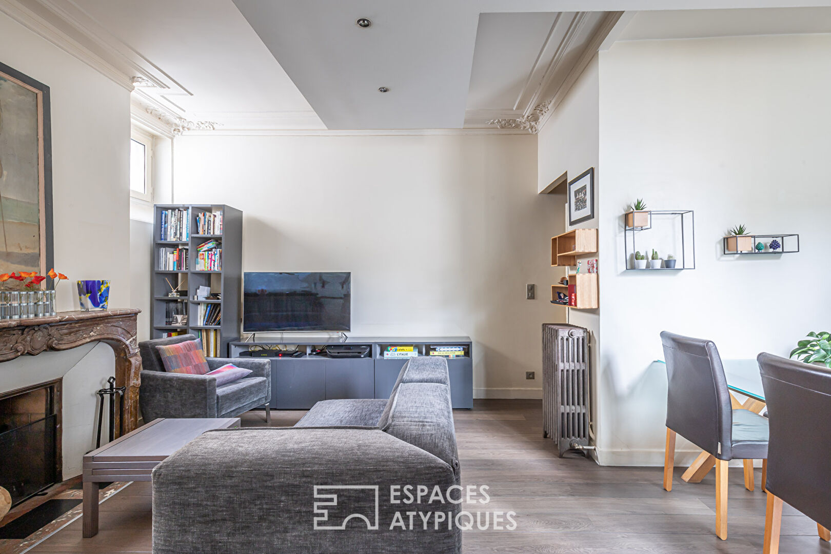 Apartment with glass facade