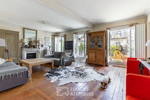 Top floor duplex with long balcony