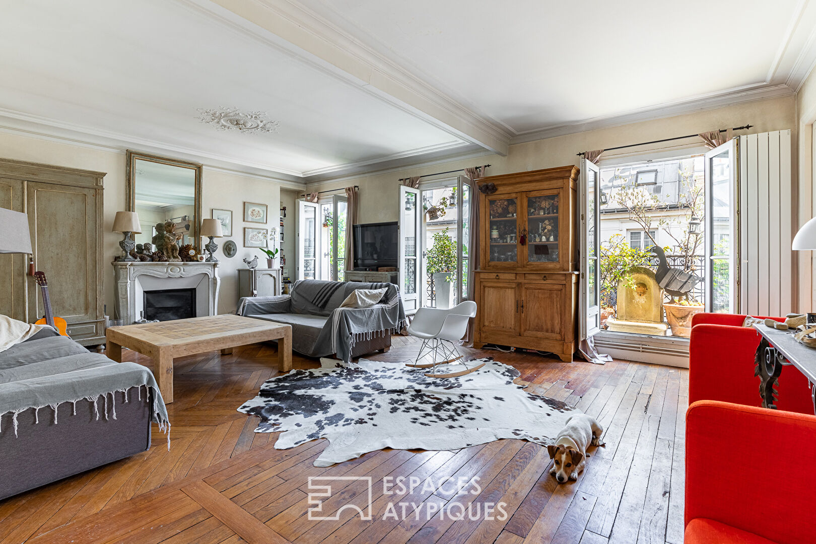 Top floor duplex with long balcony