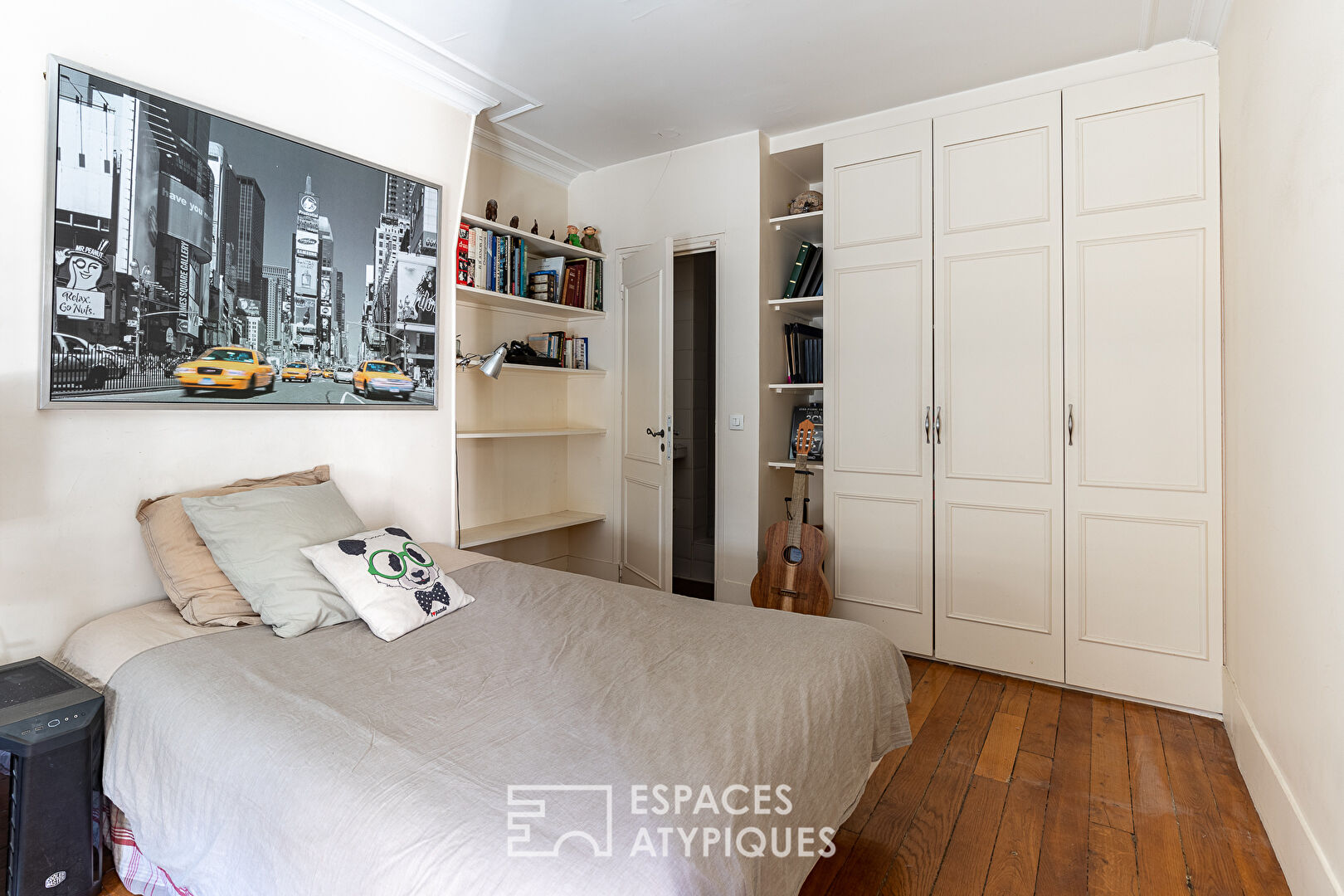 Top floor duplex with long balcony
