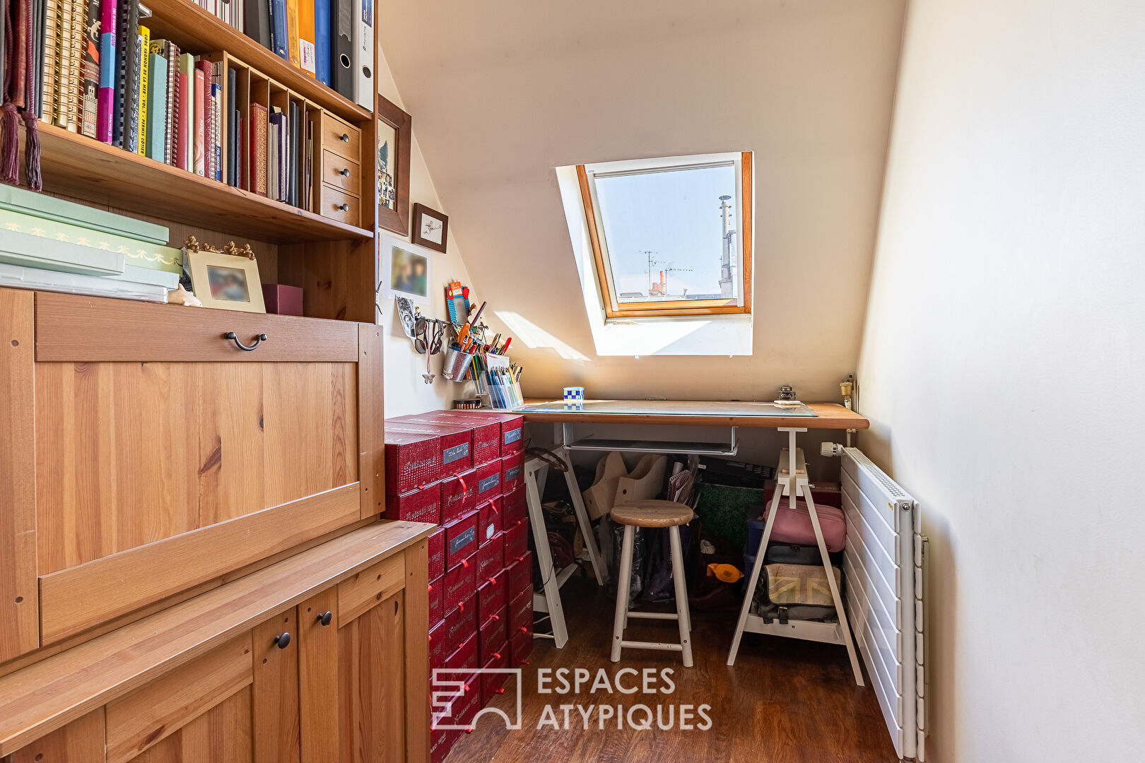 Top floor duplex with long balcony