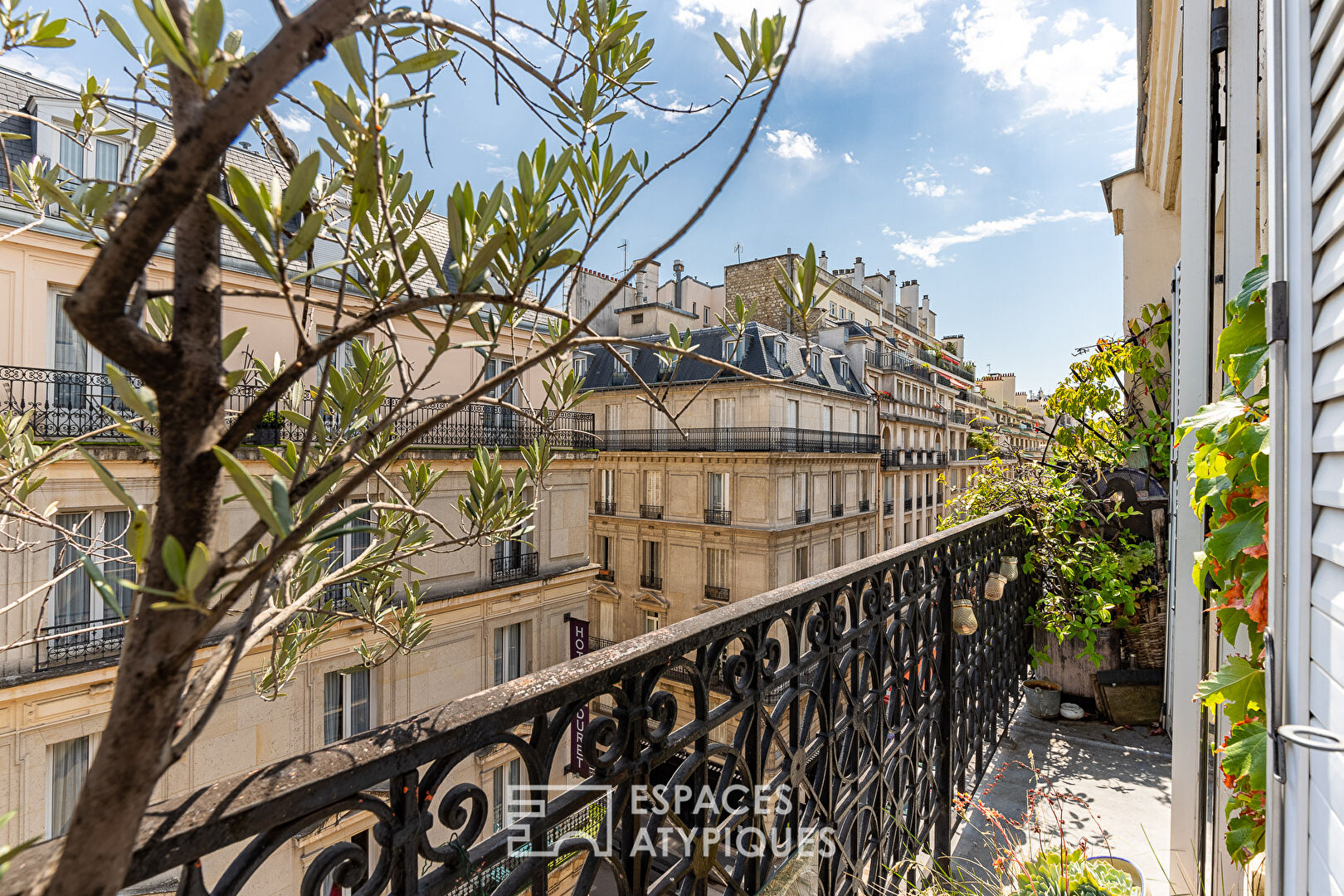 Top floor duplex with long balcony