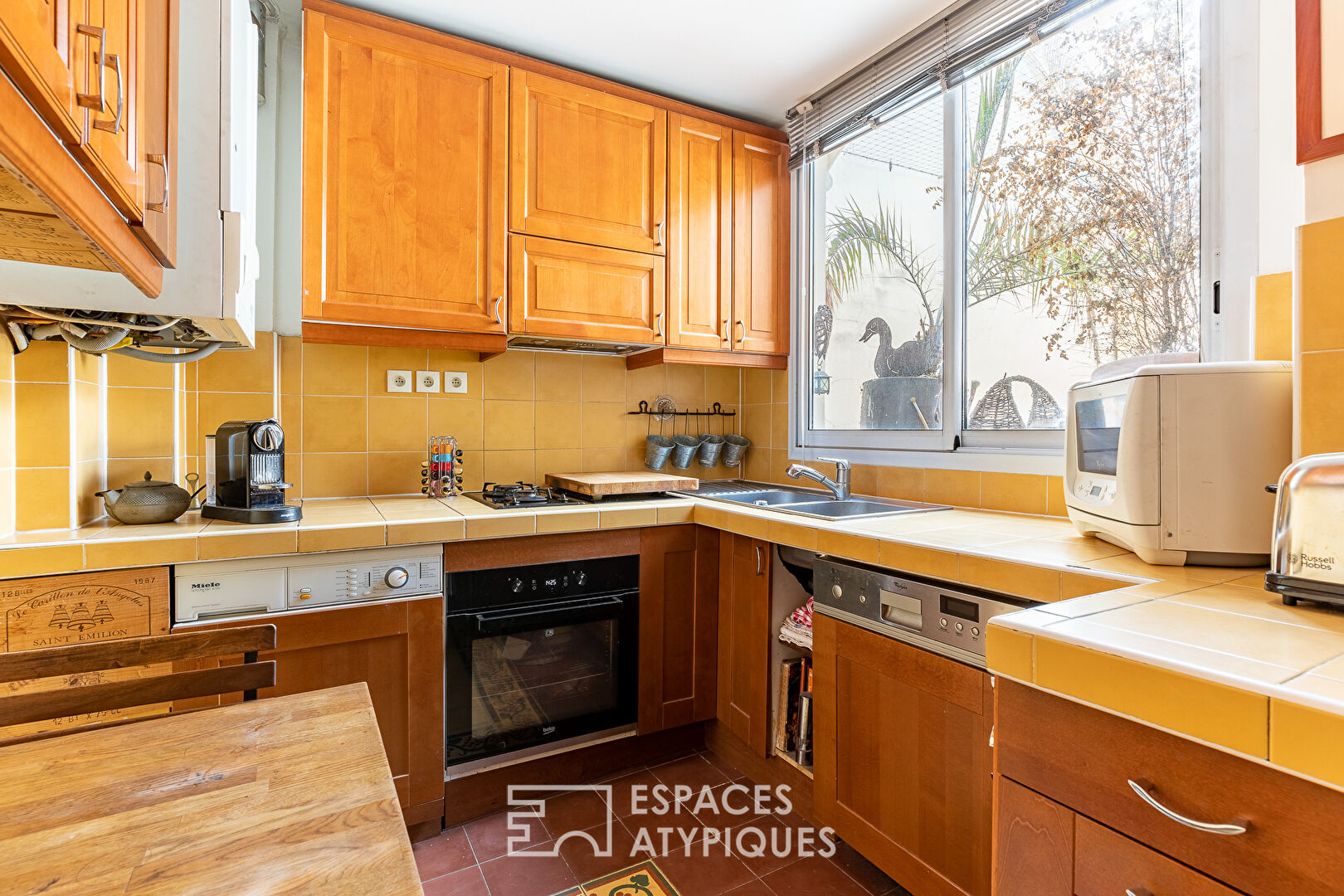 Top floor duplex with long balcony