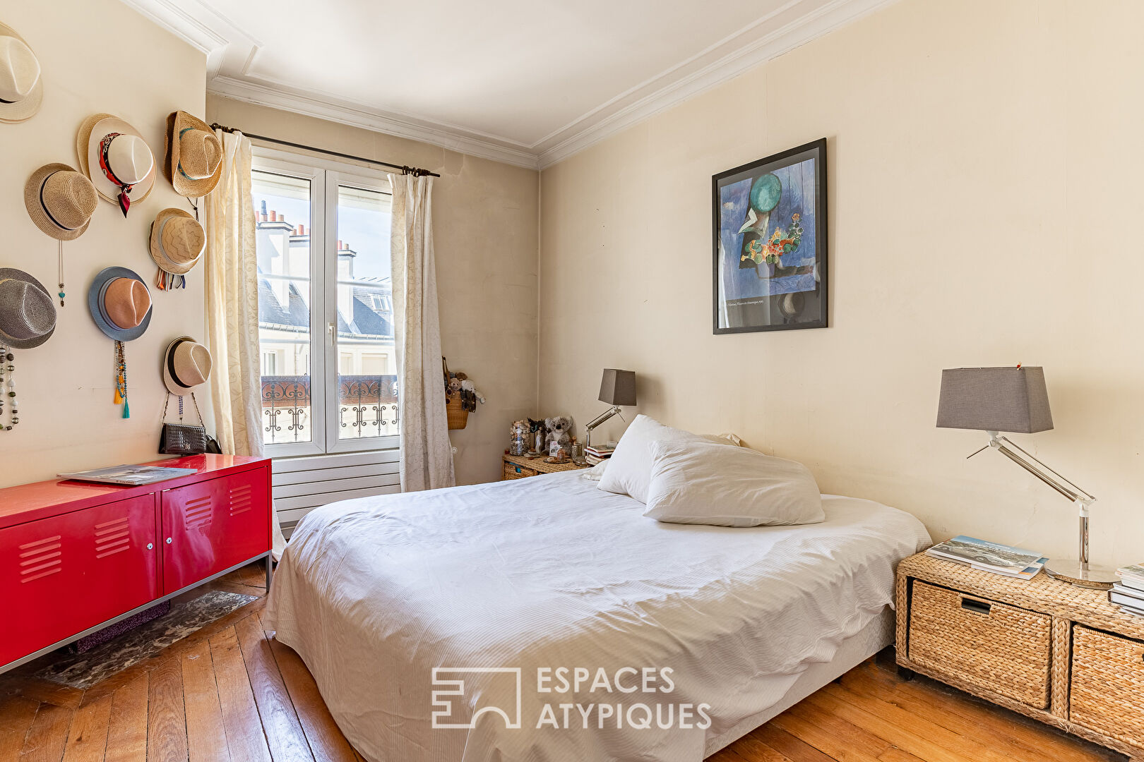 Top floor duplex with long balcony