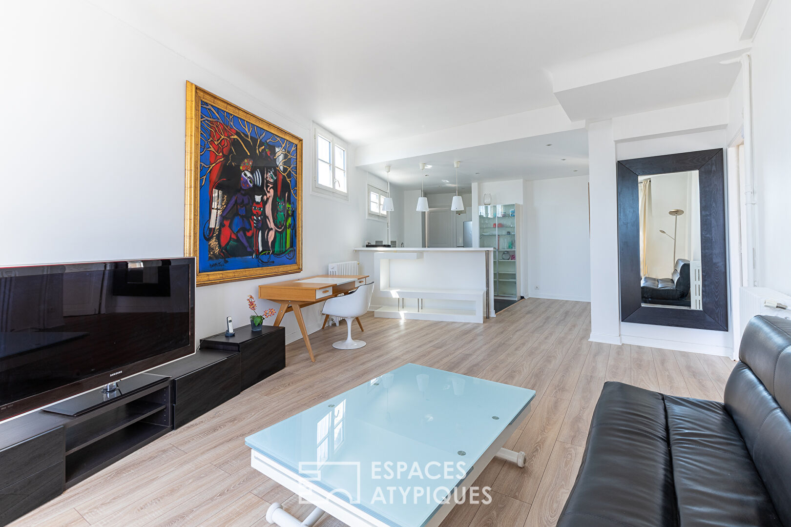 High floor apartment with open views