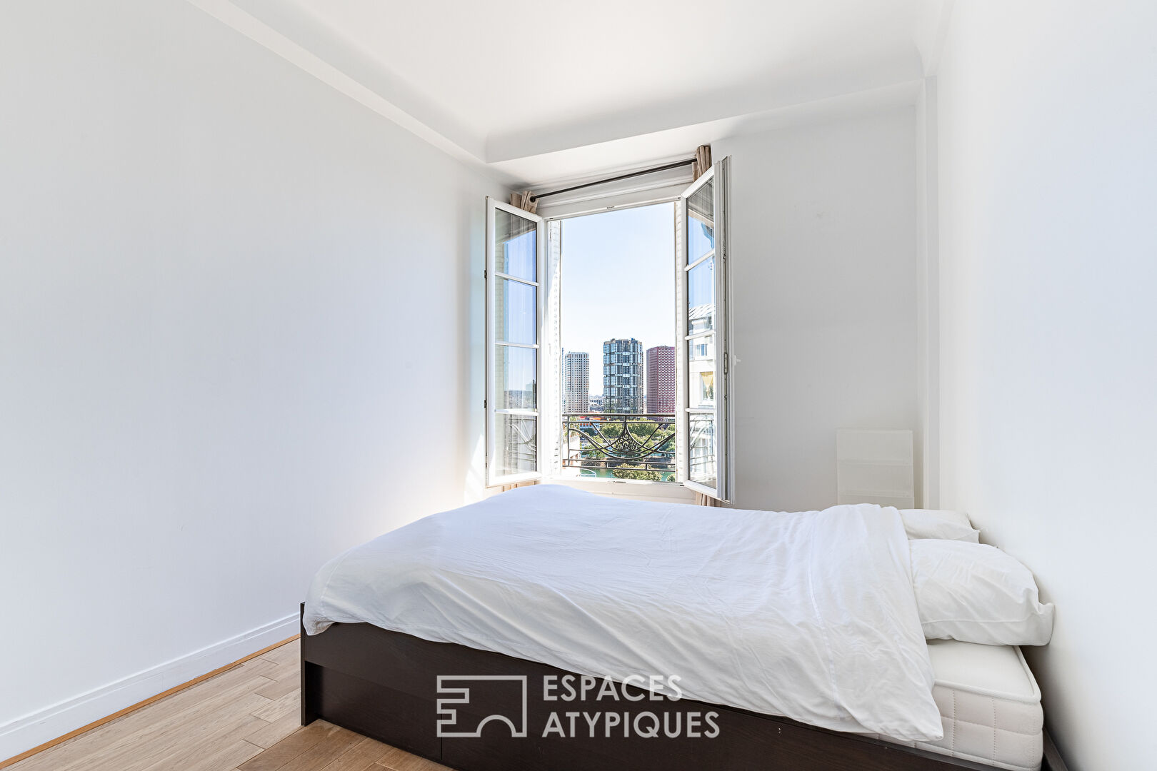 High floor apartment with open views