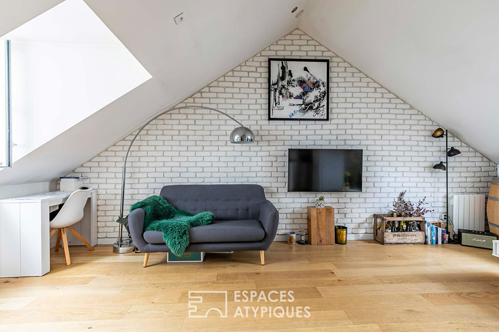 Dernier étage rénové dans ancienne maison de ville