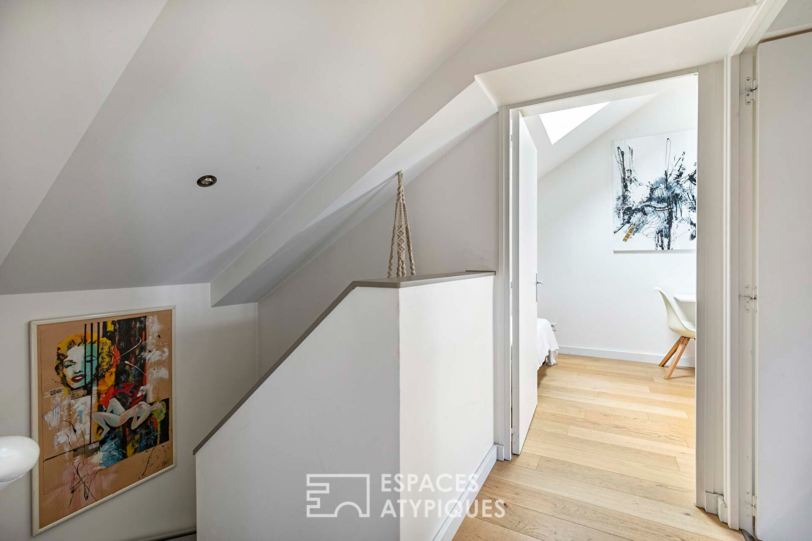 Dernier étage rénové dans ancienne maison de ville