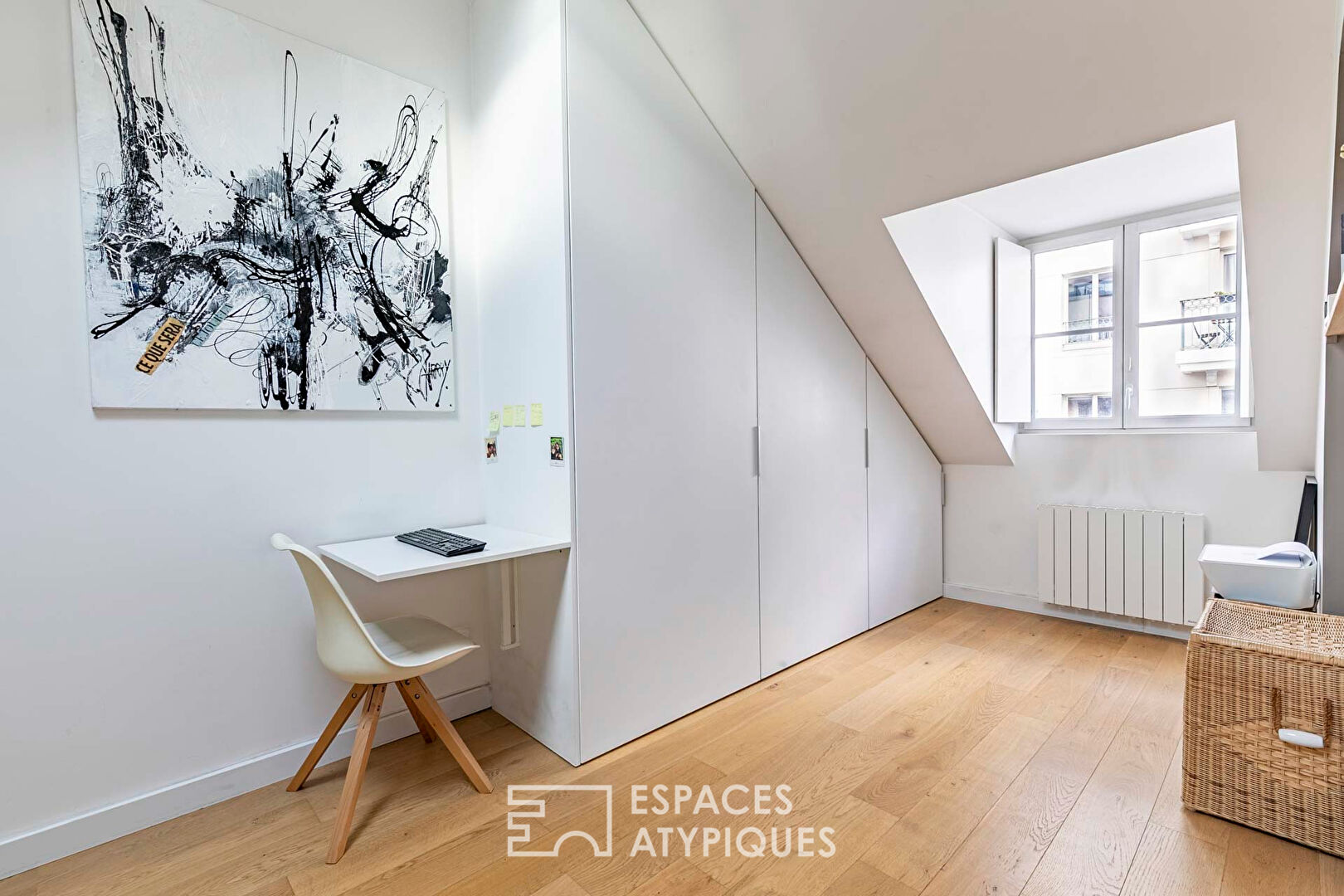 Dernier étage rénové dans ancienne maison de ville