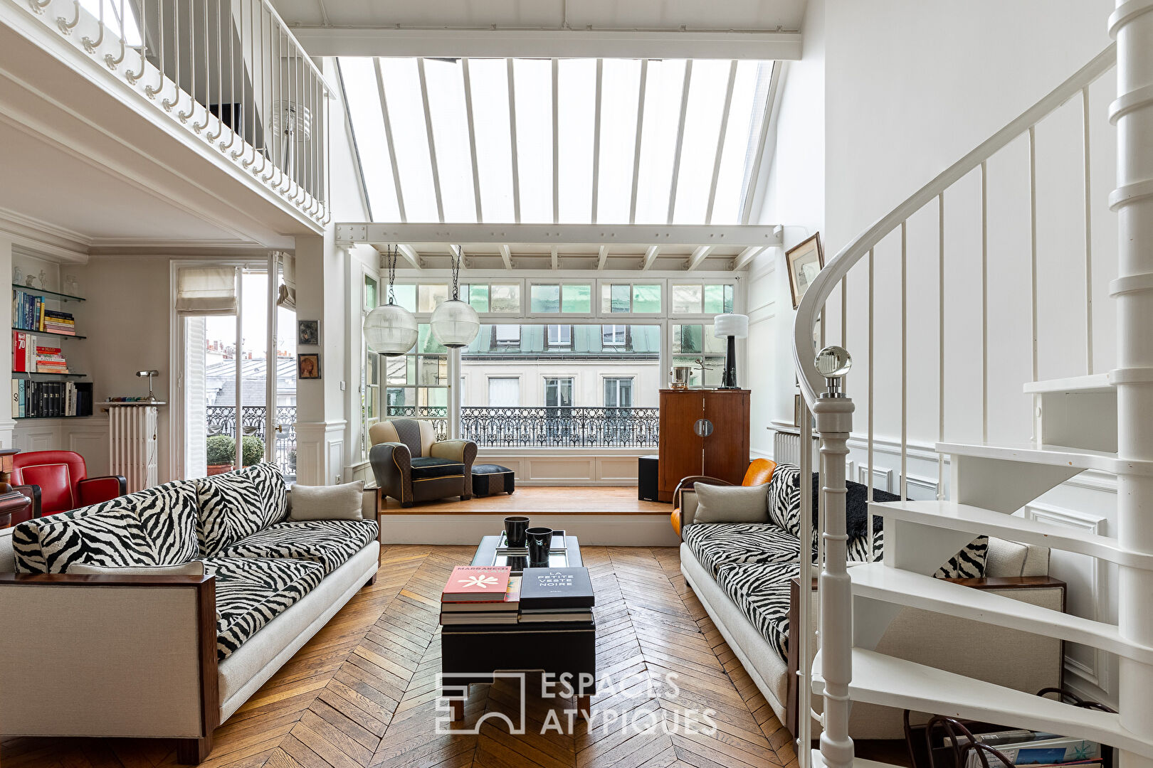 Top floor in the artist’s studio spirit and balcony-terrace