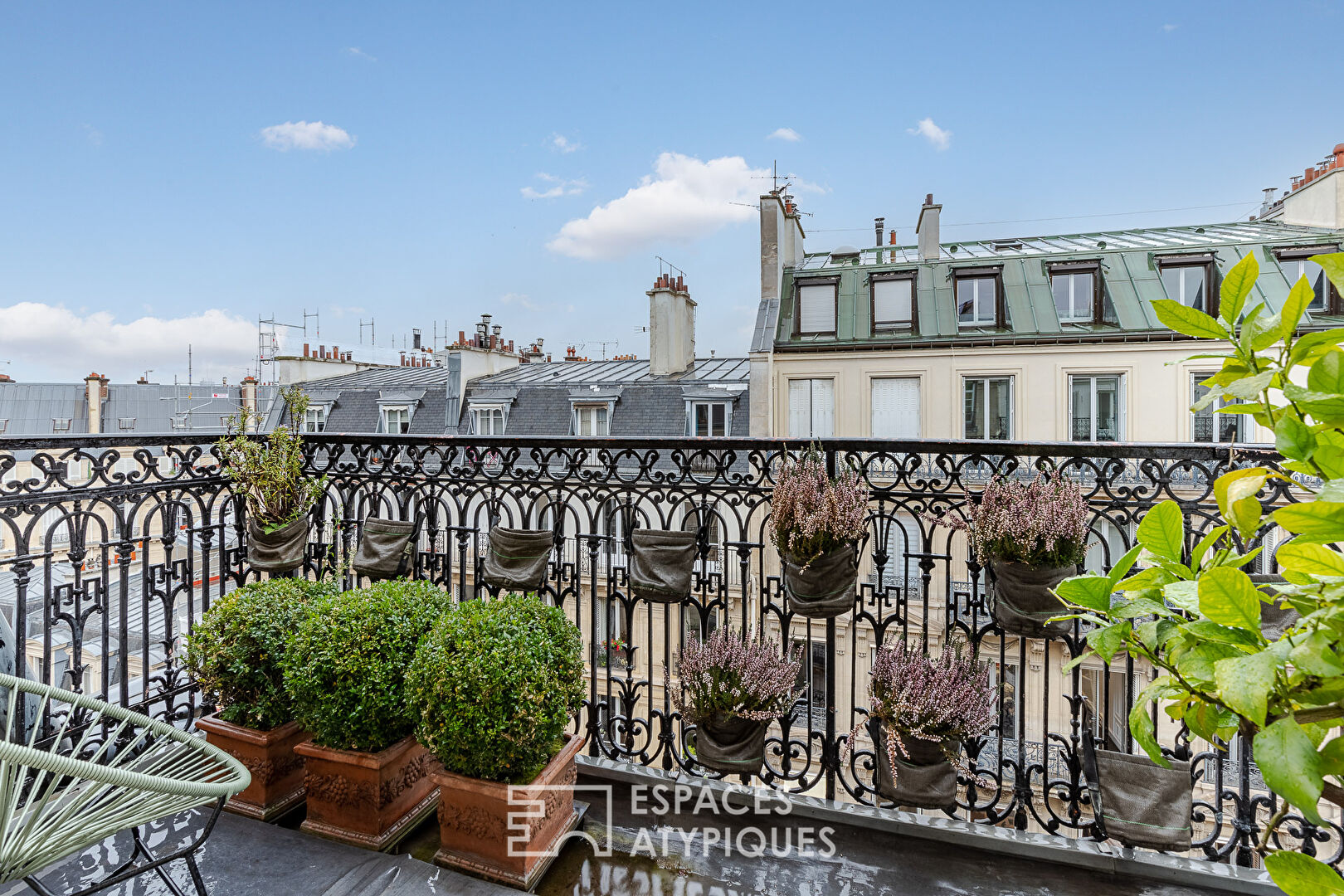 Dernier étage esprit atelier d’artiste et balcon-terrasse