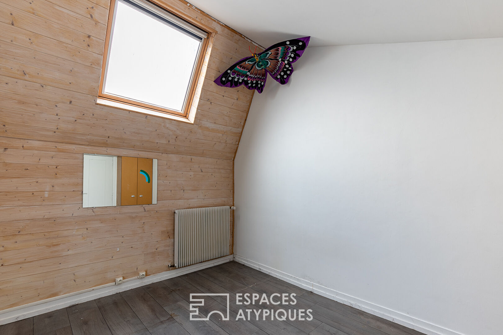 Former garage rehabilitated in loft with patio