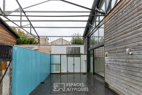 Former garage rehabilitated in loft with patio