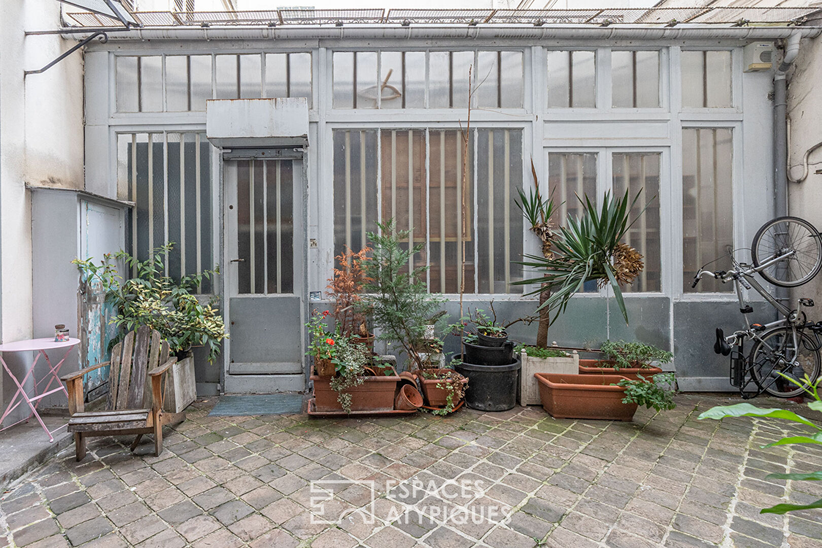 Appartement et ancien atelier de photographe avec terrasse à repenser