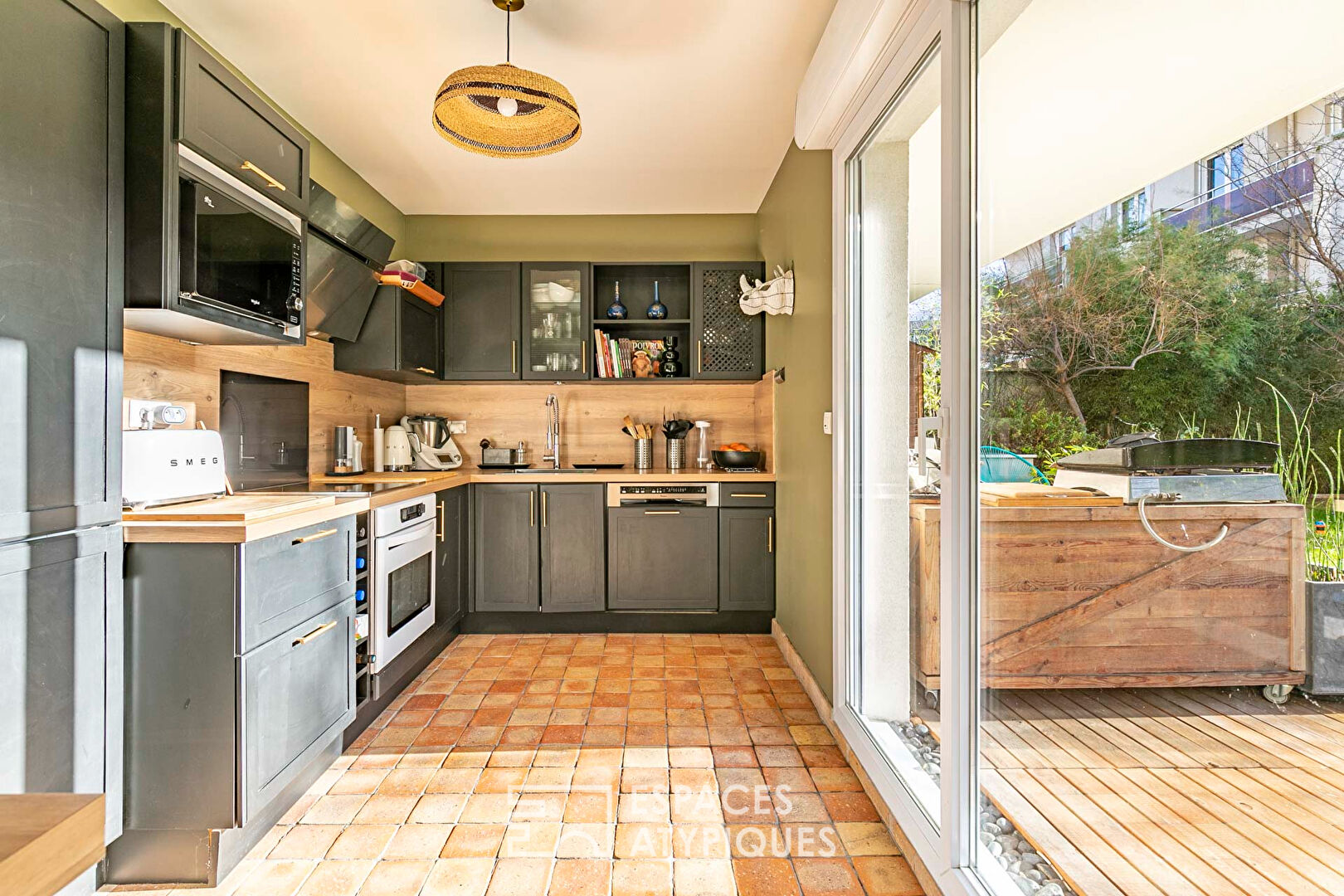 Duplex terrasse et son jardin arboré