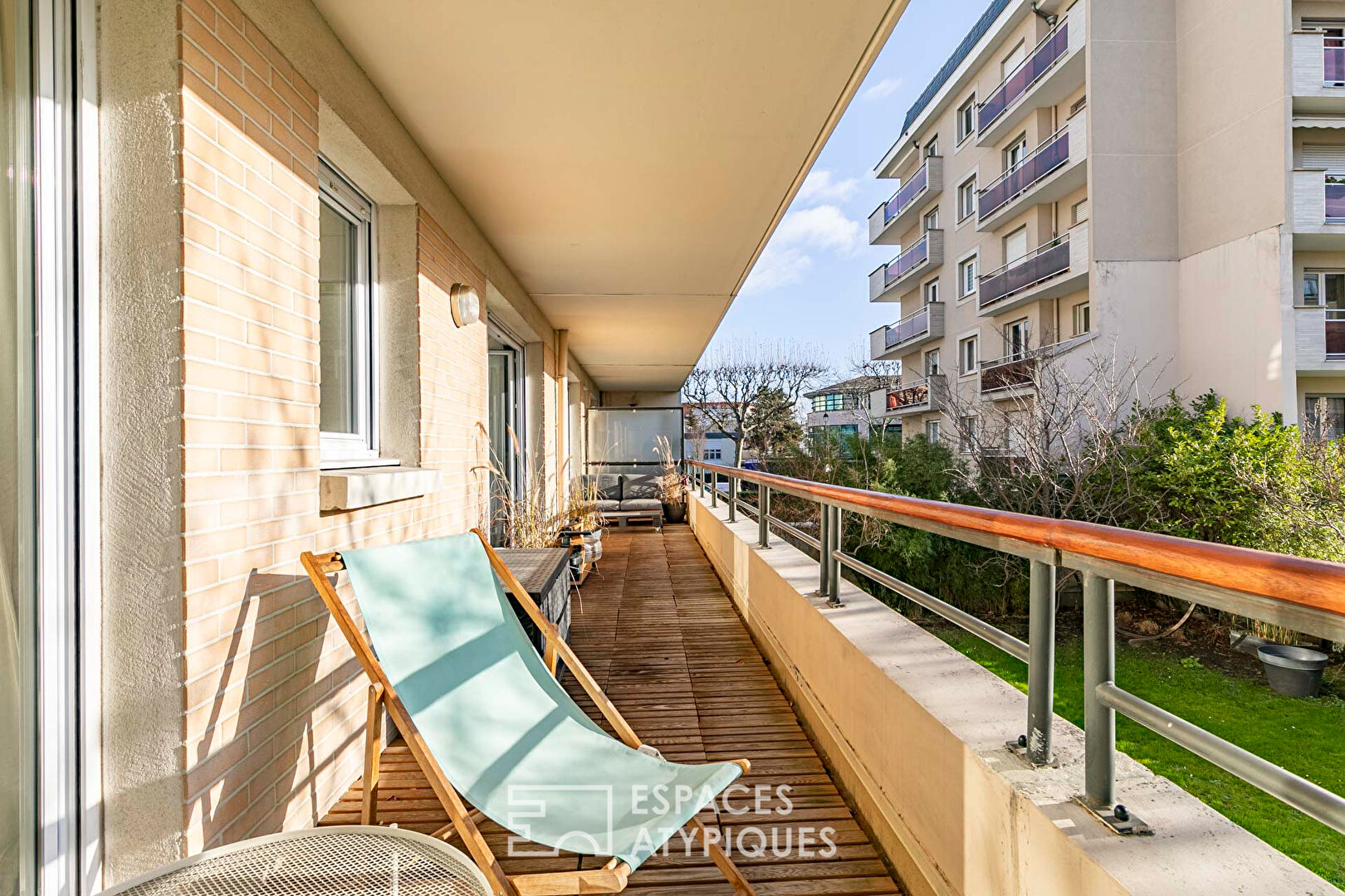 Duplex terrasse et son jardin arboré