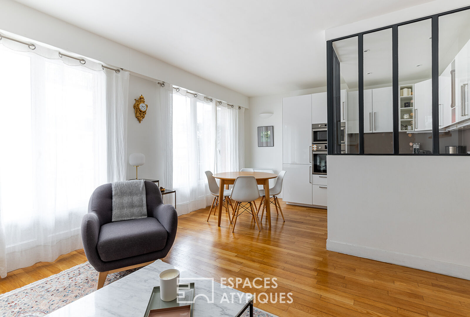 Appartement traversant avec balcon