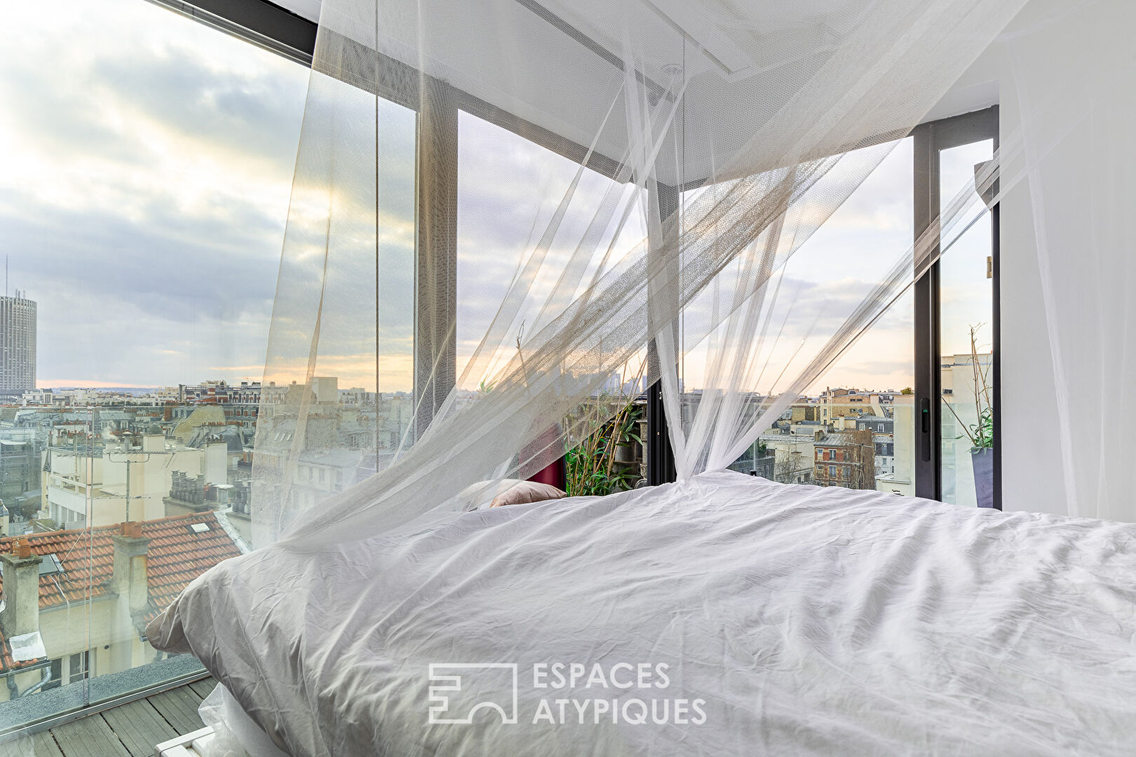 Roof top duplex with double terrace and breathtaking view of Paris