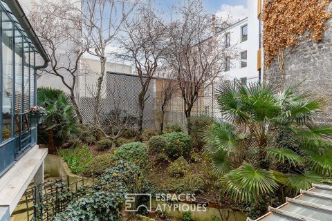 Appartement avec vue plongeante sur jardin verdoyant