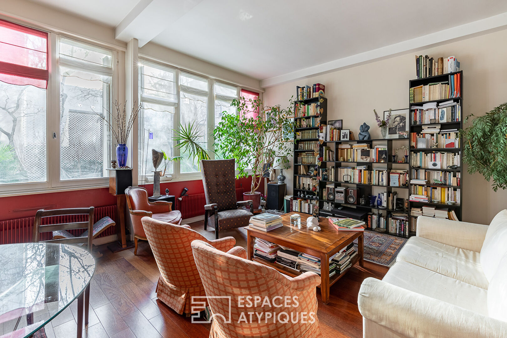 Apartment with a bird’s eye view of the green garden