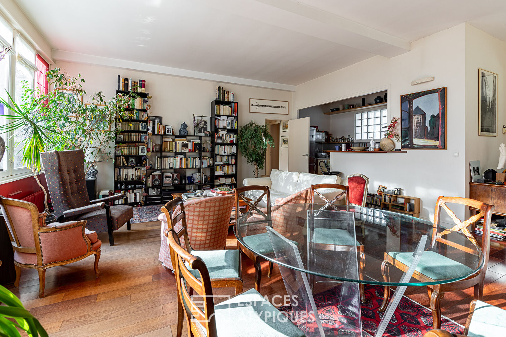 Apartment with a bird’s eye view of the green garden