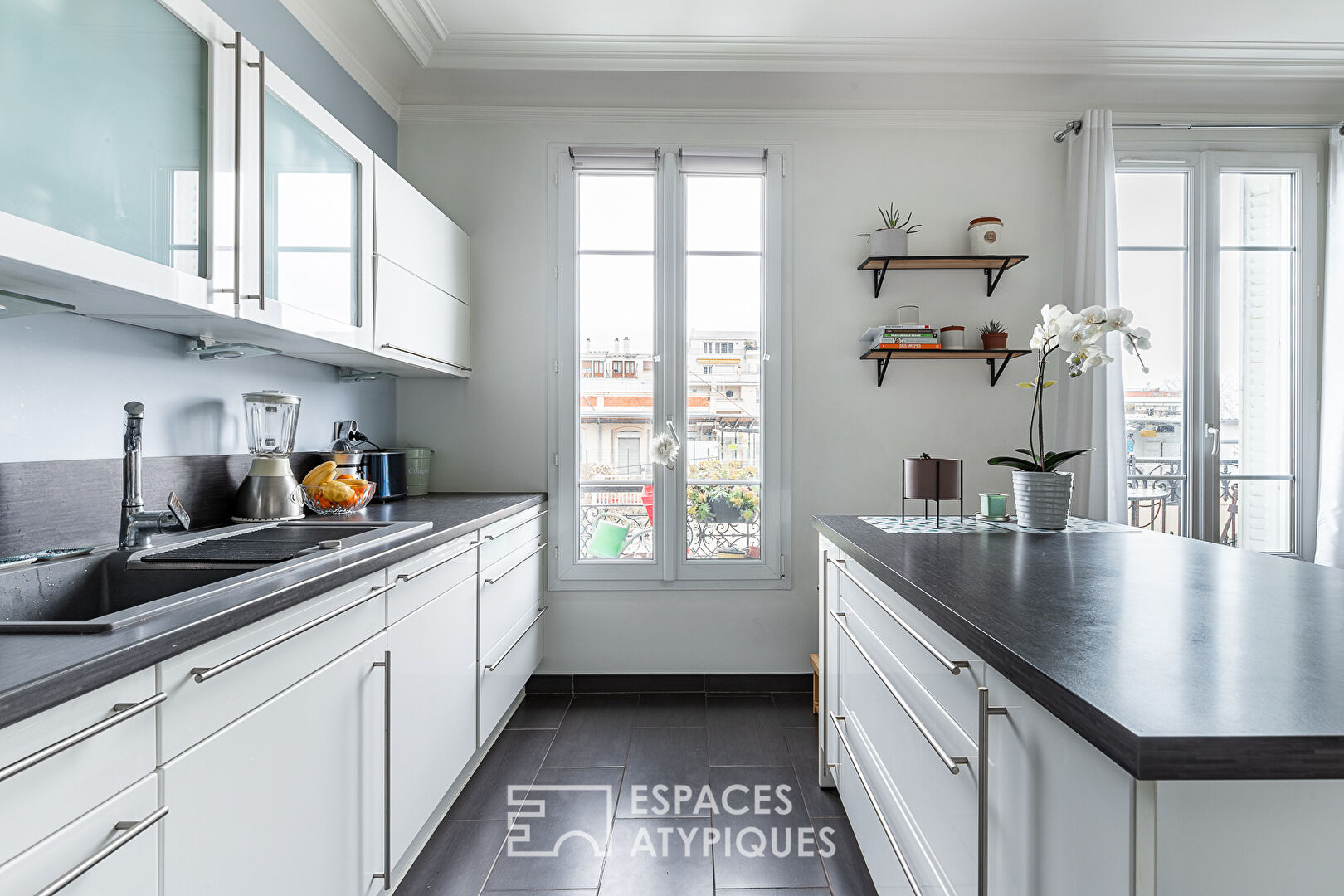 Appartement rénové et traversant sur jardin avec balcon