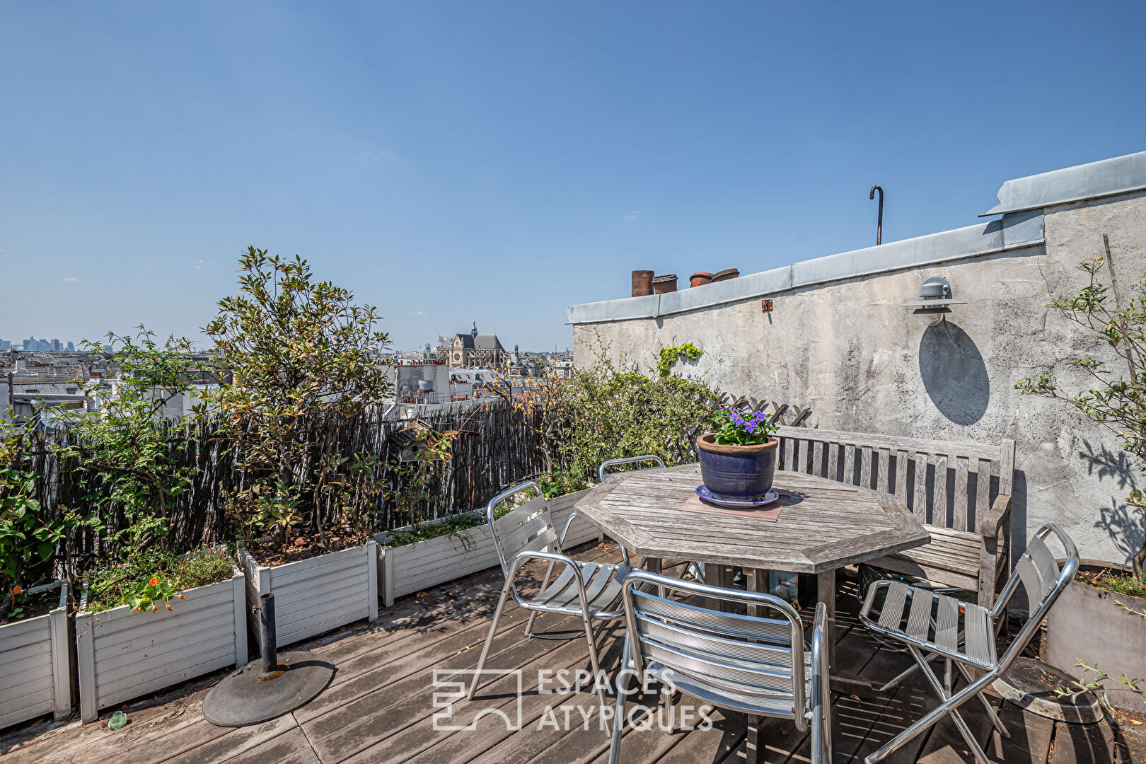 Top floor with terrace and exceptional views