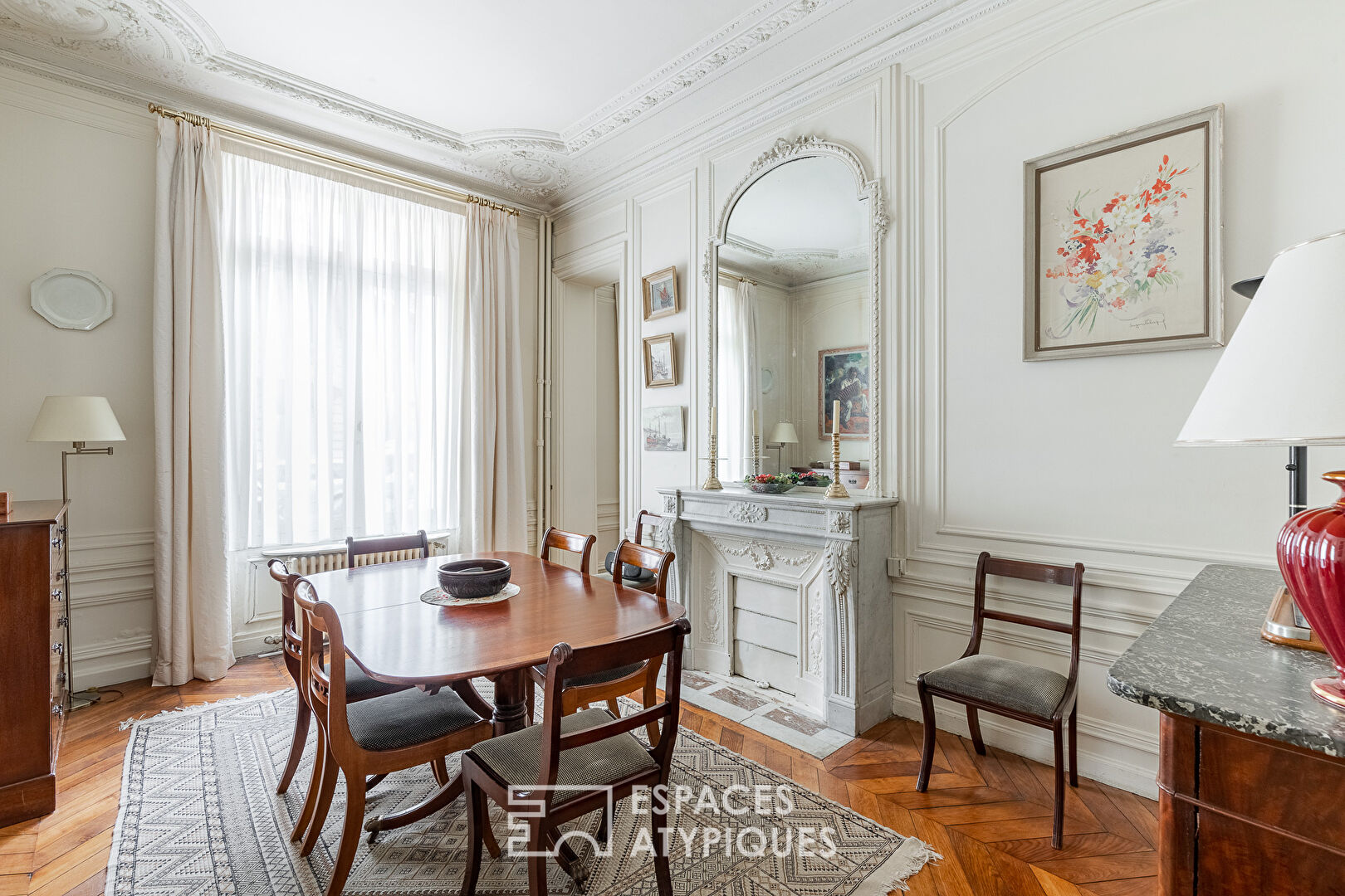 Duplex with English courtyard and studio near Etoile