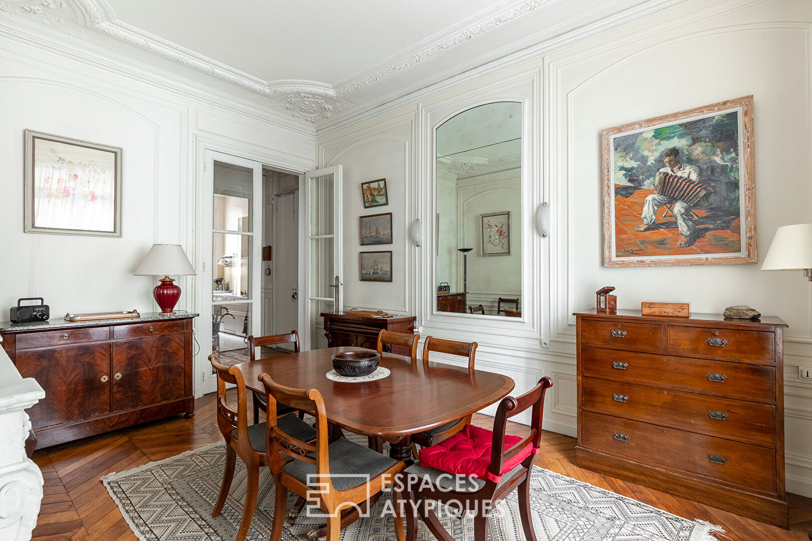 Duplex with English courtyard and studio near Etoile