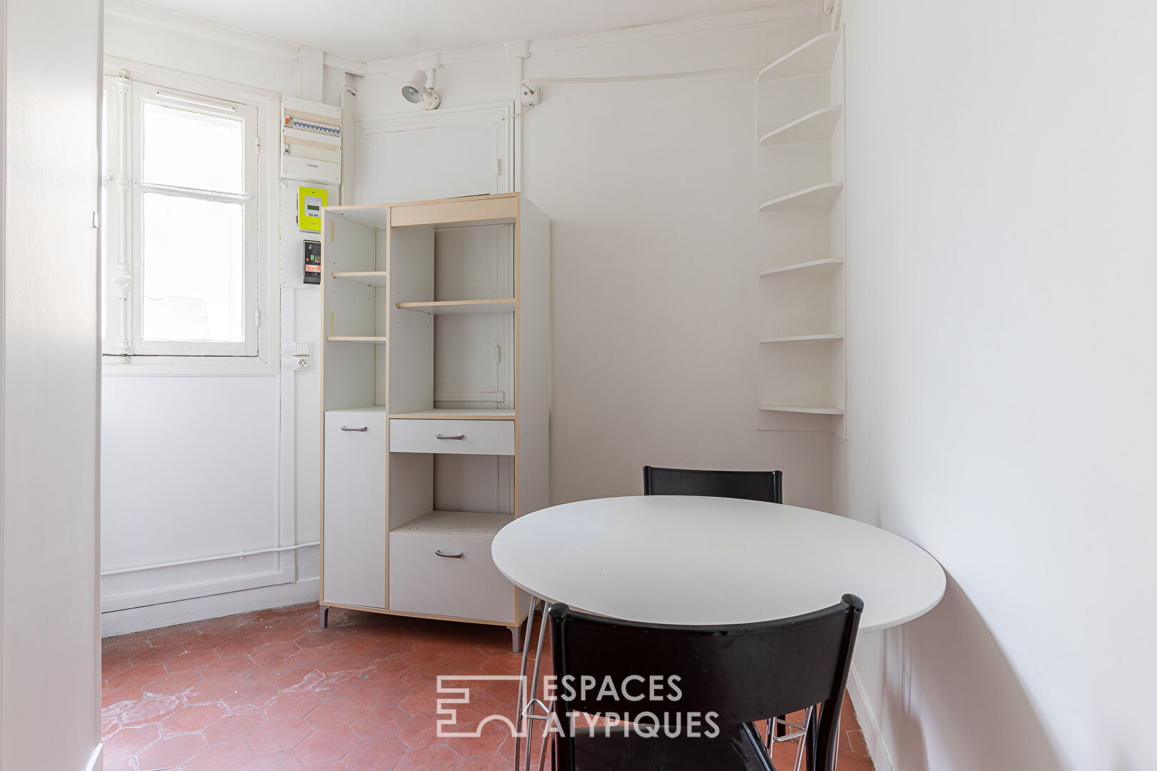 Duplex avec cour anglaise et studio proche Etoile