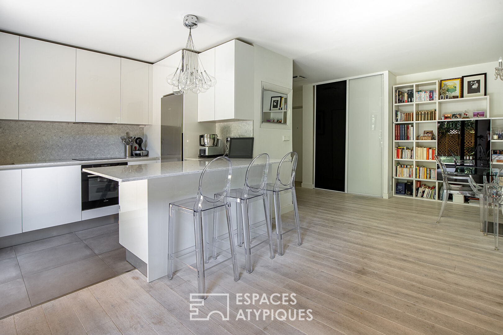 Appartement contemporain avec grand jardin et terrasses